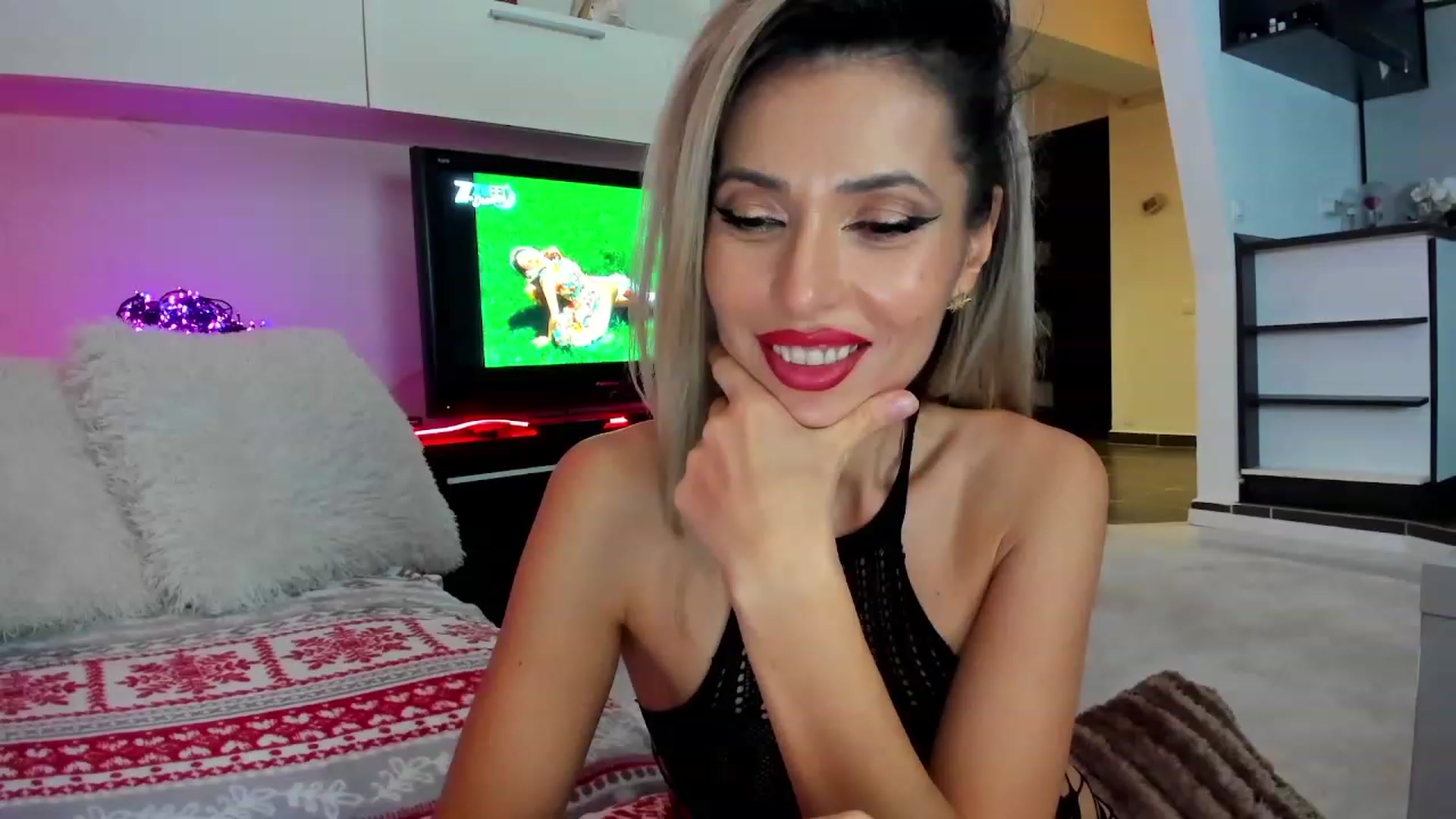 Gallery image thumbnail from SmileyTinaa's myfreecams stream on, 12/15/2023, 03:24 image 13 of 20