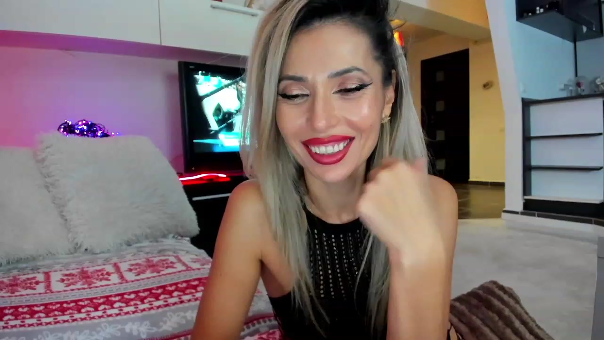 Gallery image thumbnail from SmileyTinaa's myfreecams stream on, 12/15/2023, 03:24 image 14 of 20