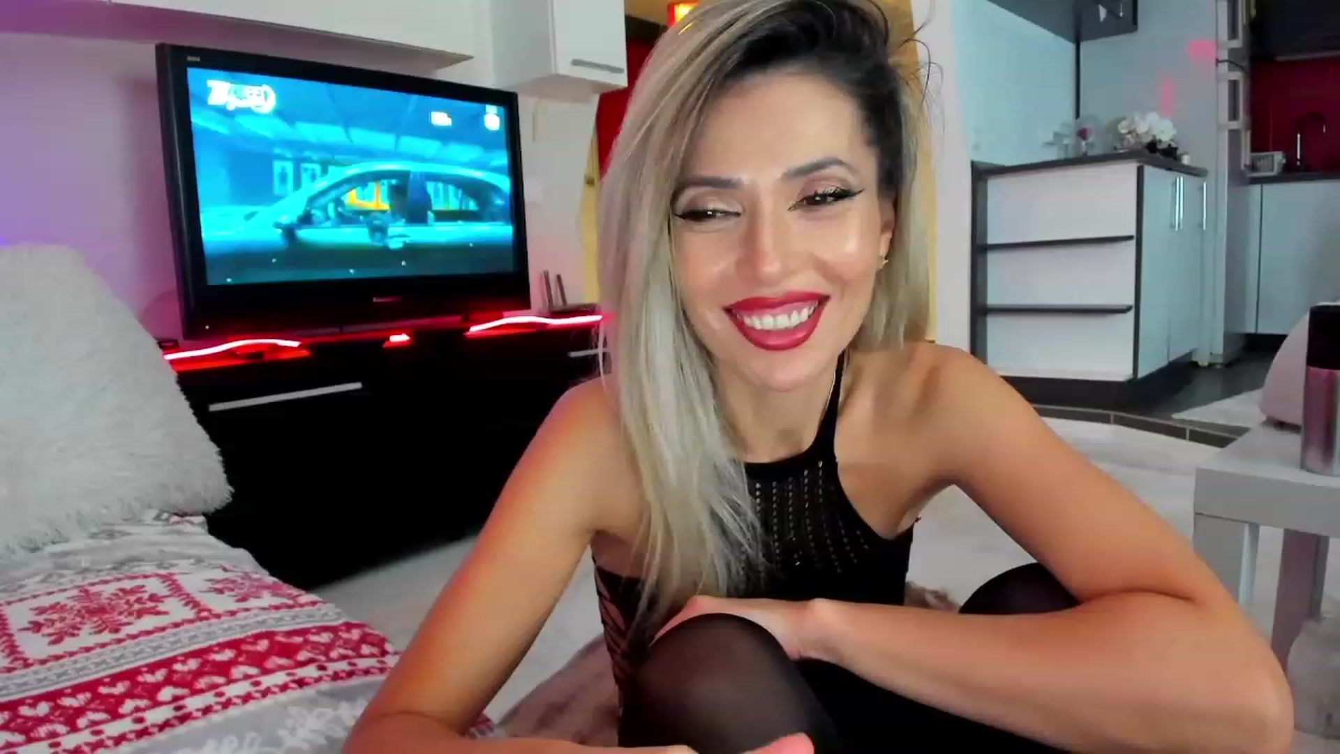Gallery image thumbnail from SmileyTinaa's myfreecams stream on, 12/15/2023, 03:24 image 6 of 20