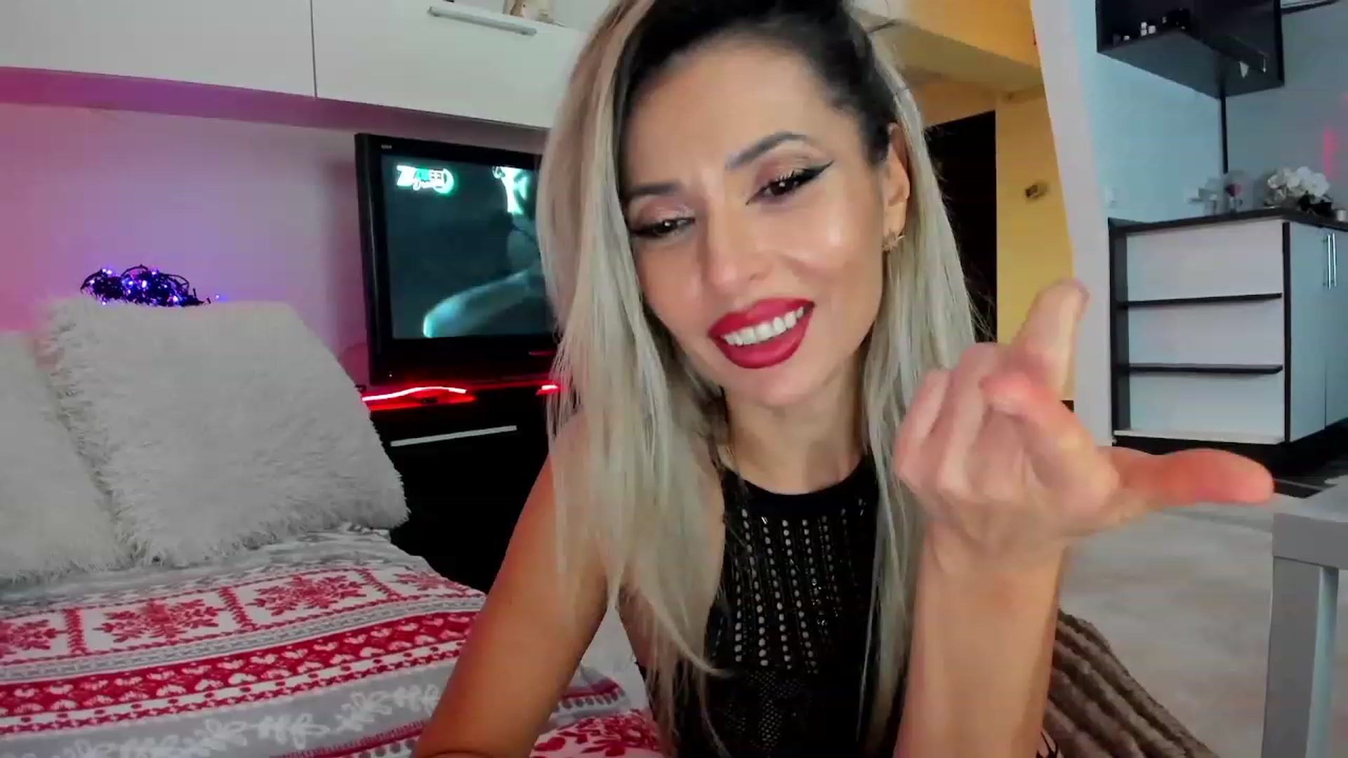 Gallery image thumbnail from SmileyTinaa's myfreecams stream on, 12/15/2023, 03:24 image 16 of 20
