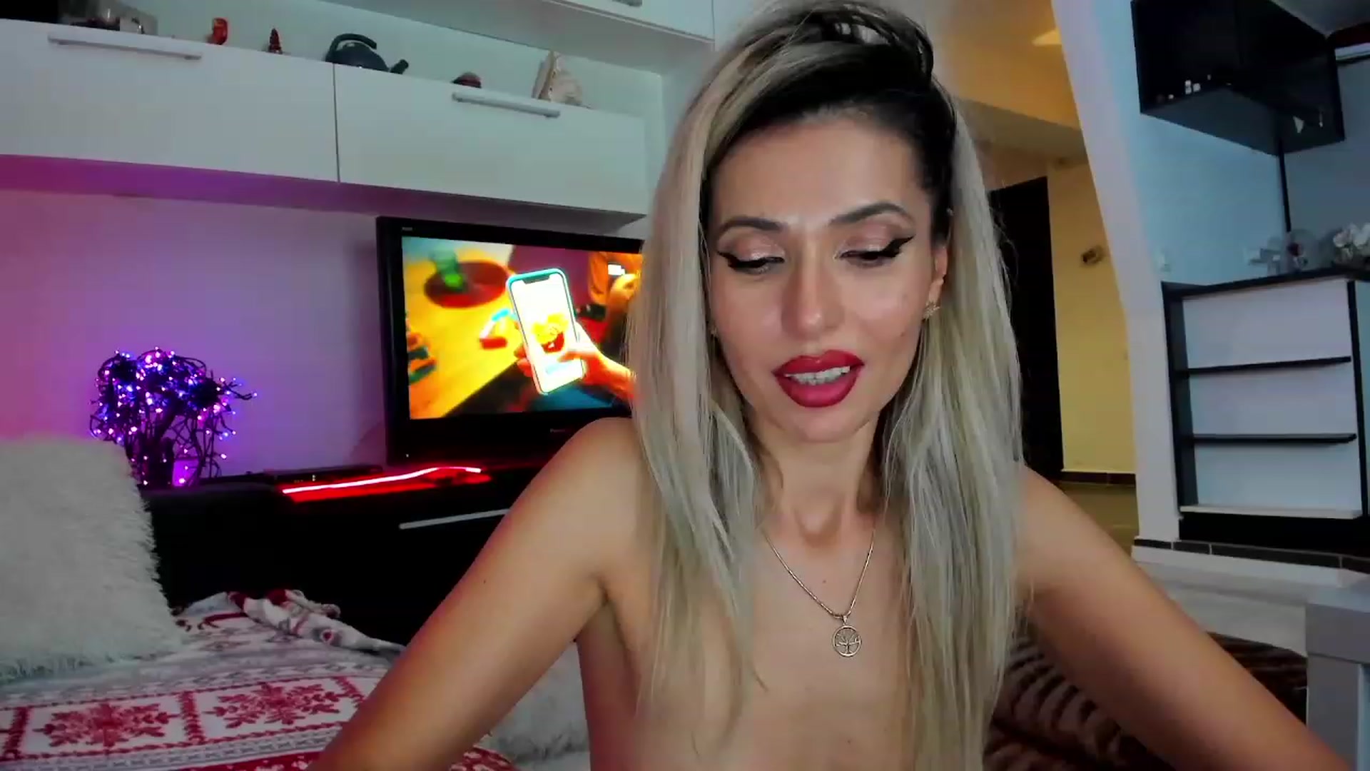Gallery image thumbnail from SmileyTinaa's myfreecams stream on, 12/15/2023, 05:55 image 19 of 20