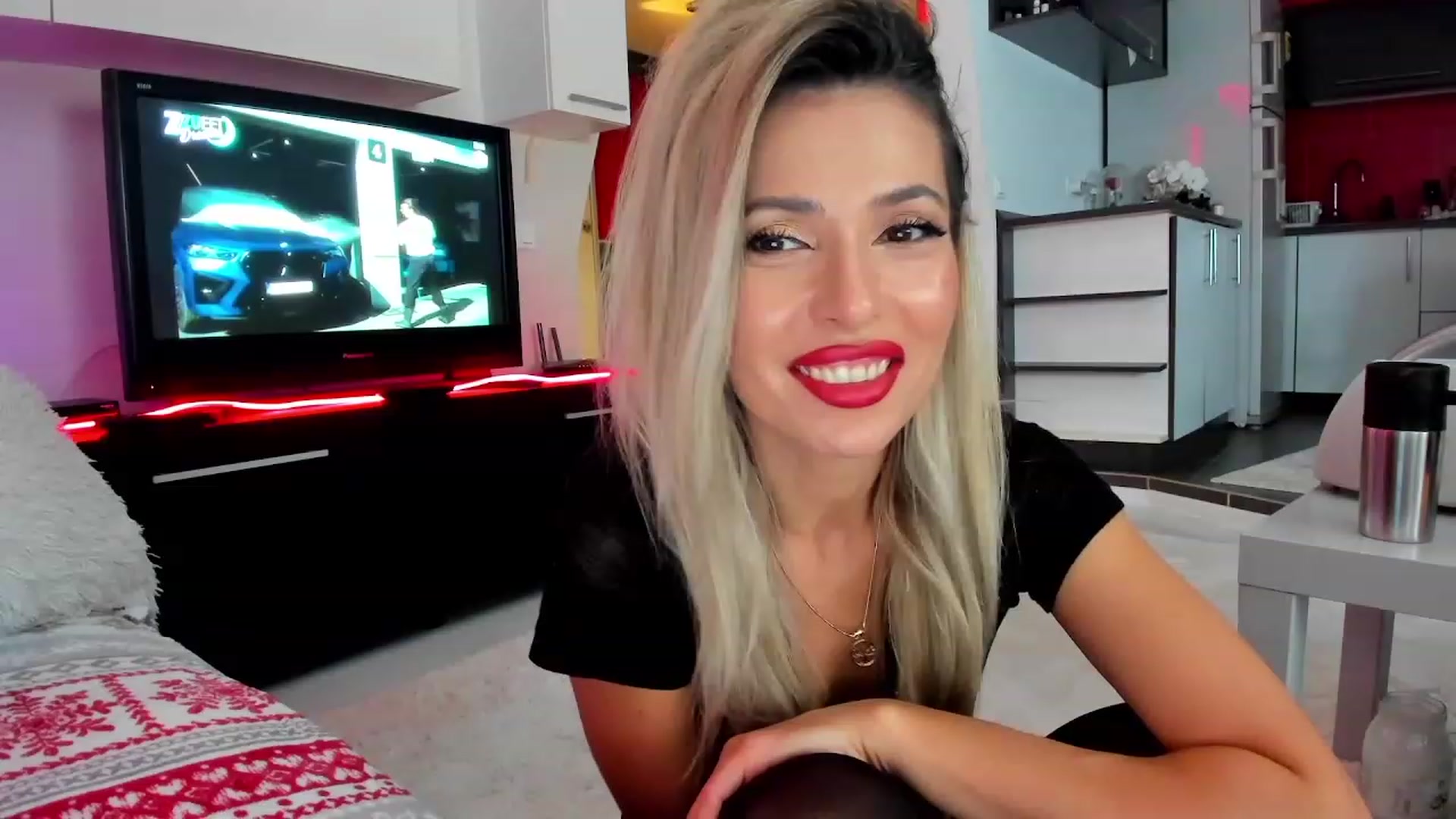 Gallery image thumbnail from SmileyTinaa's myfreecams stream on, 12/15/2023, 22:40 image 14 of 20