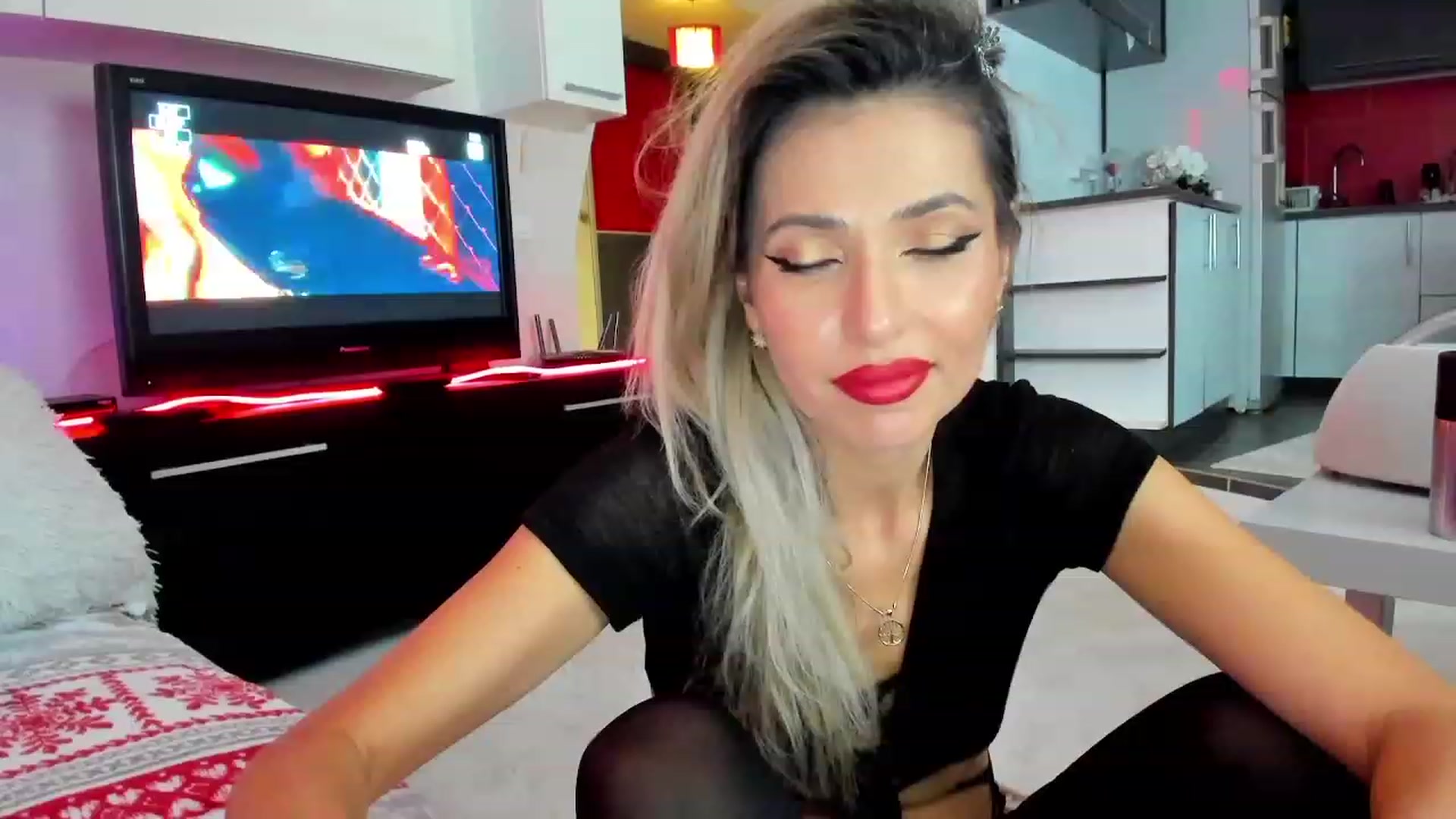 Gallery image thumbnail from SmileyTinaa's myfreecams stream on, 12/15/2023, 22:40 image 7 of 20