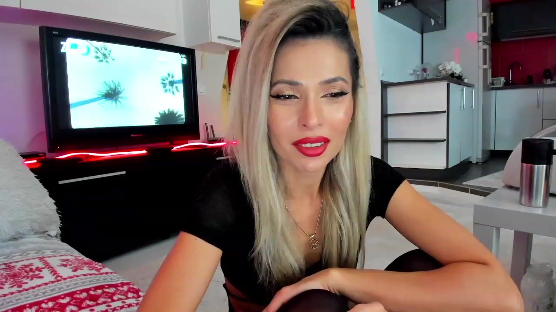 Gallery image thumbnail from SmileyTinaa's myfreecams stream on, 12/15/2023, 22:40 image 16 of 20