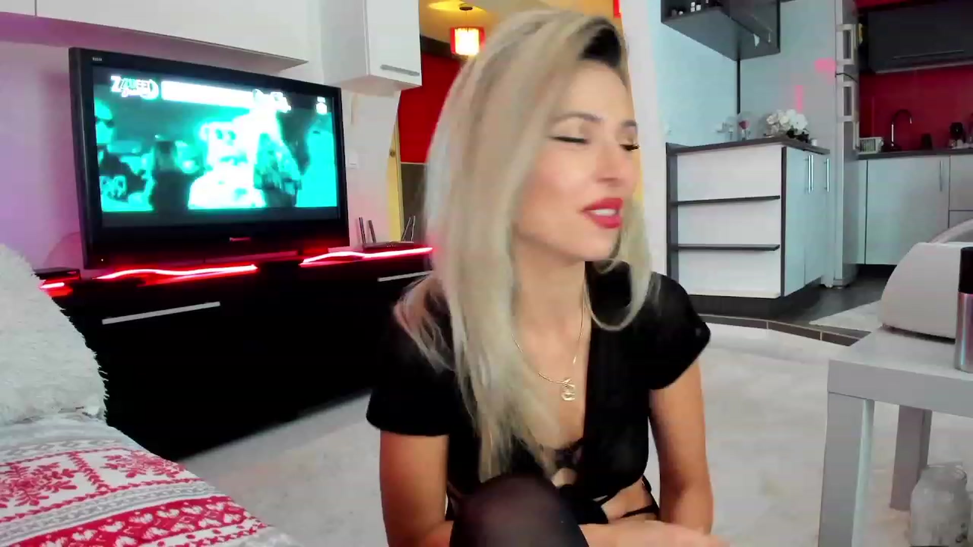Gallery image thumbnail from SmileyTinaa's myfreecams stream on, 12/15/2023, 22:40 image 9 of 20