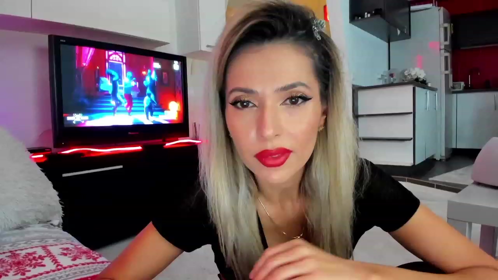 Gallery image thumbnail from SmileyTinaa's myfreecams stream on, 12/15/2023, 22:40 image 1 of 20