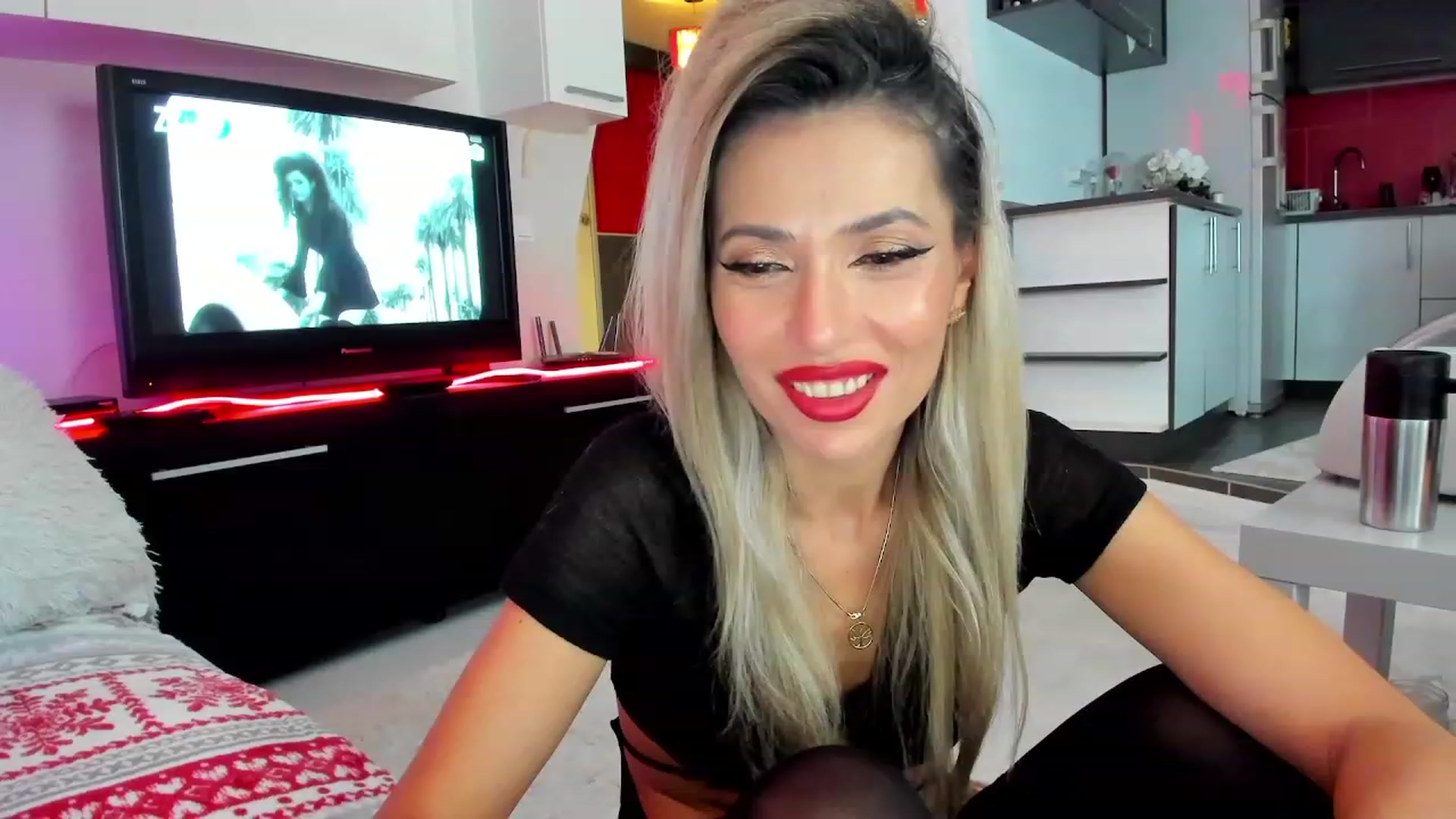 Gallery image thumbnail from SmileyTinaa's myfreecams stream on, 12/15/2023, 22:40 image 15 of 20