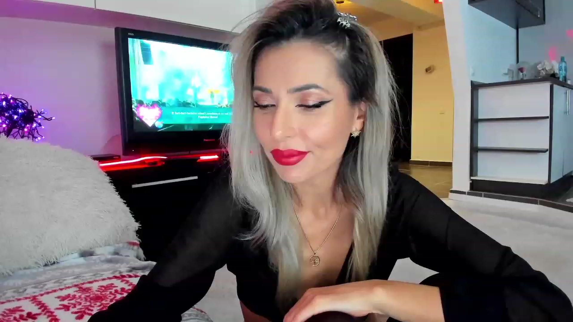 Gallery image thumbnail from SmileyTinaa's myfreecams stream on, 12/19/2023, 21:16 image 16 of 20