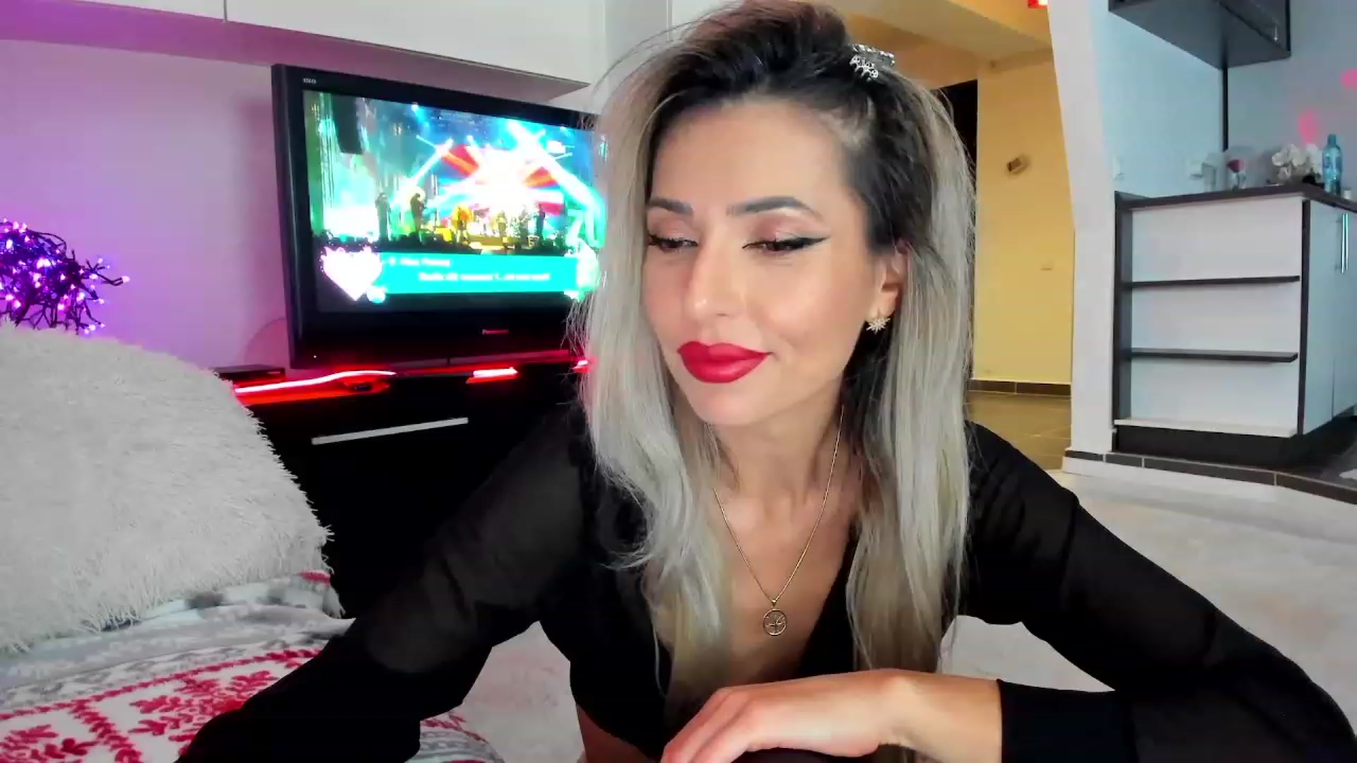 Gallery image thumbnail from SmileyTinaa's myfreecams stream on, 12/19/2023, 21:16 image 14 of 20