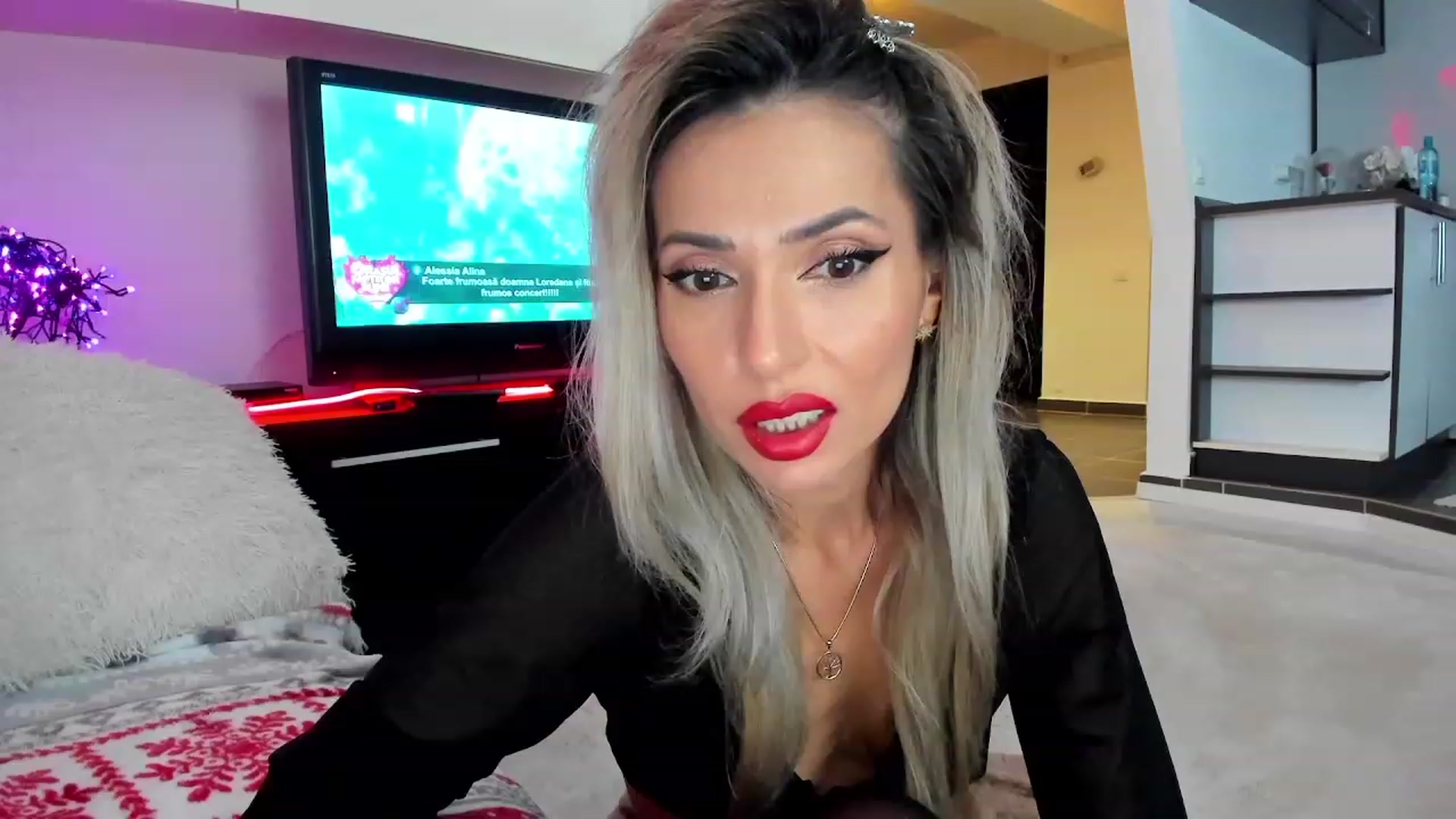 Gallery image thumbnail from SmileyTinaa's myfreecams stream on, 12/19/2023, 21:16 image 9 of 20