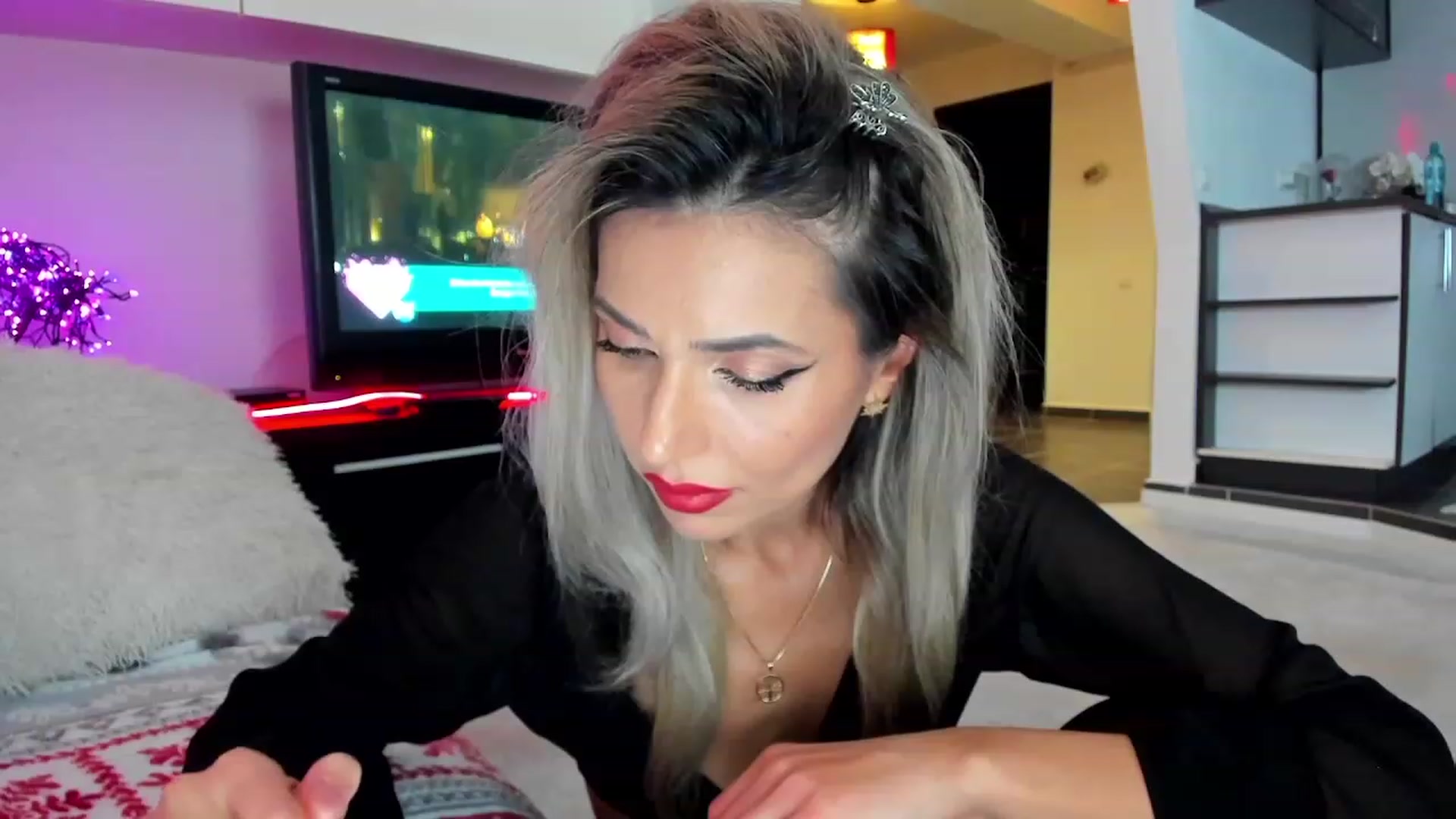 Gallery image thumbnail from SmileyTinaa's myfreecams stream on, 12/19/2023, 21:16 image 17 of 20