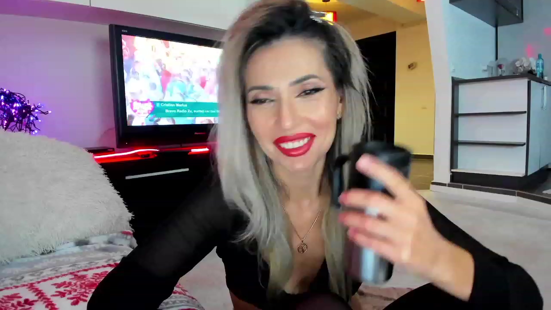 Gallery image thumbnail from SmileyTinaa's myfreecams stream on, 12/19/2023, 21:16 image 13 of 20