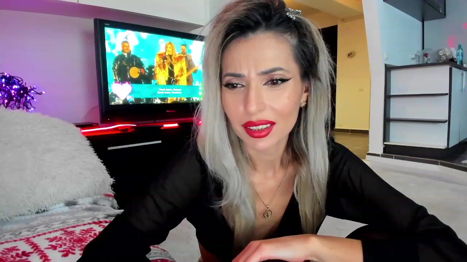 Gallery image thumbnail from SmileyTinaa's myfreecams stream on, 12/19/2023, 21:16 image 18 of 20