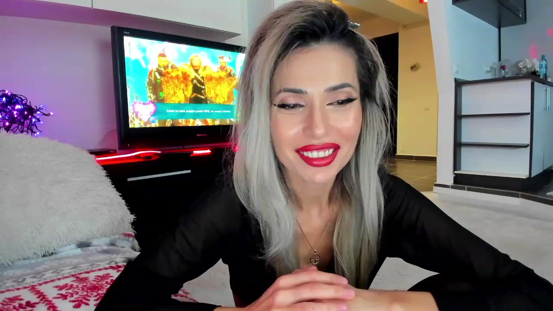 Gallery image thumbnail from SmileyTinaa's myfreecams stream on, 12/19/2023, 21:16 image 15 of 20
