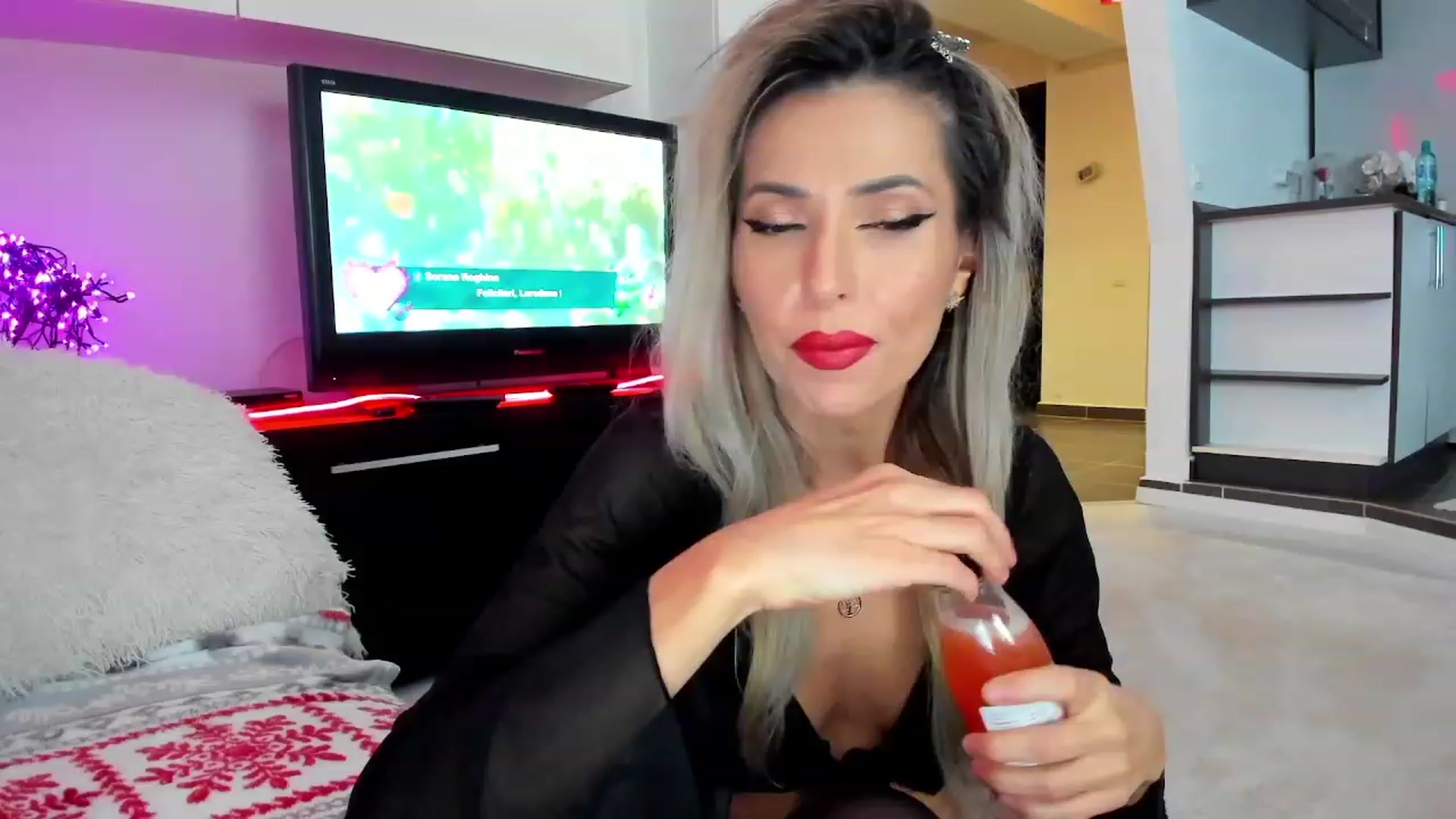 Gallery image thumbnail from SmileyTinaa's myfreecams stream on, 12/19/2023, 21:16 image 2 of 20