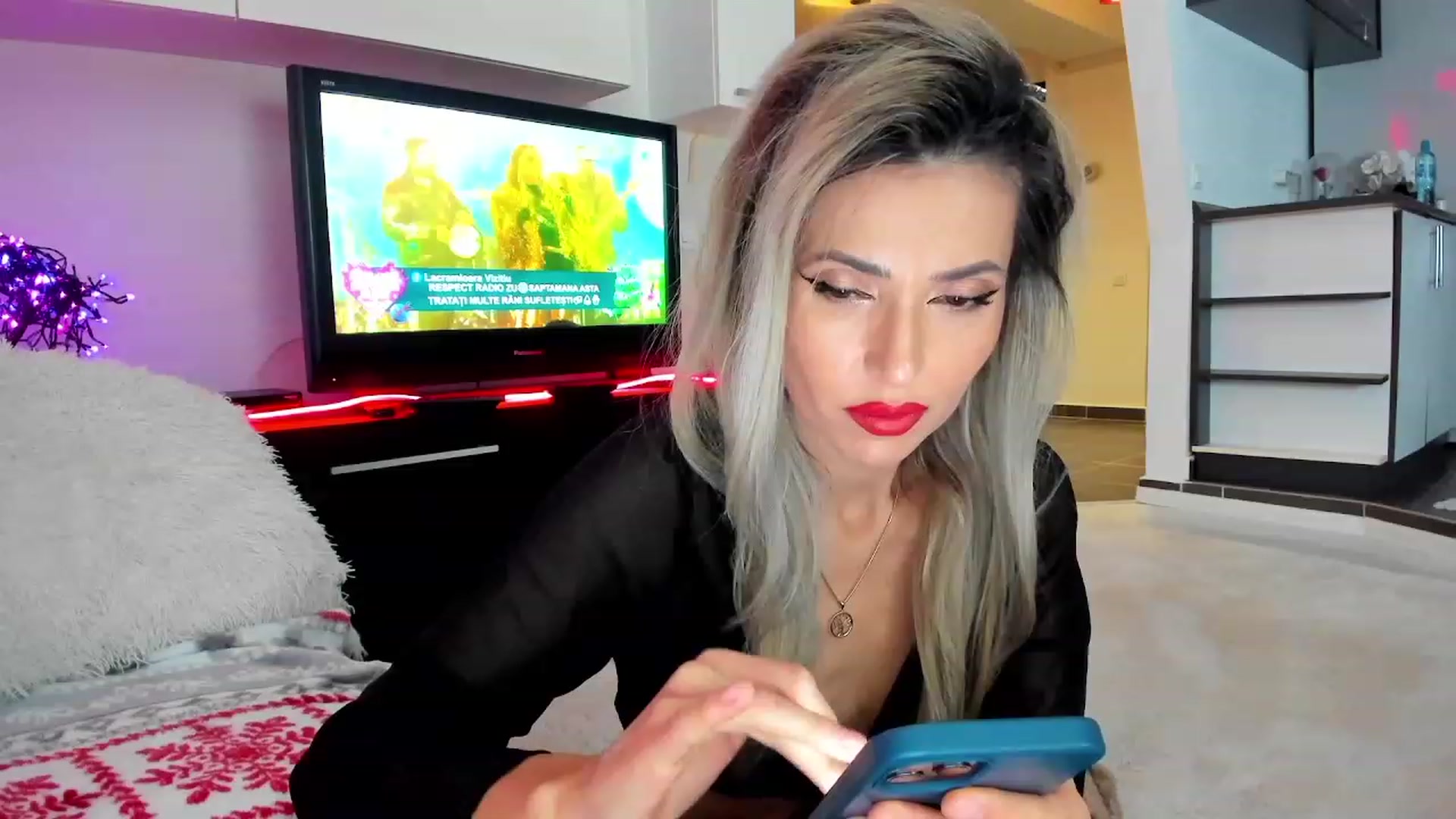 Gallery image thumbnail from SmileyTinaa's myfreecams stream on, 12/19/2023, 21:16 image 6 of 20
