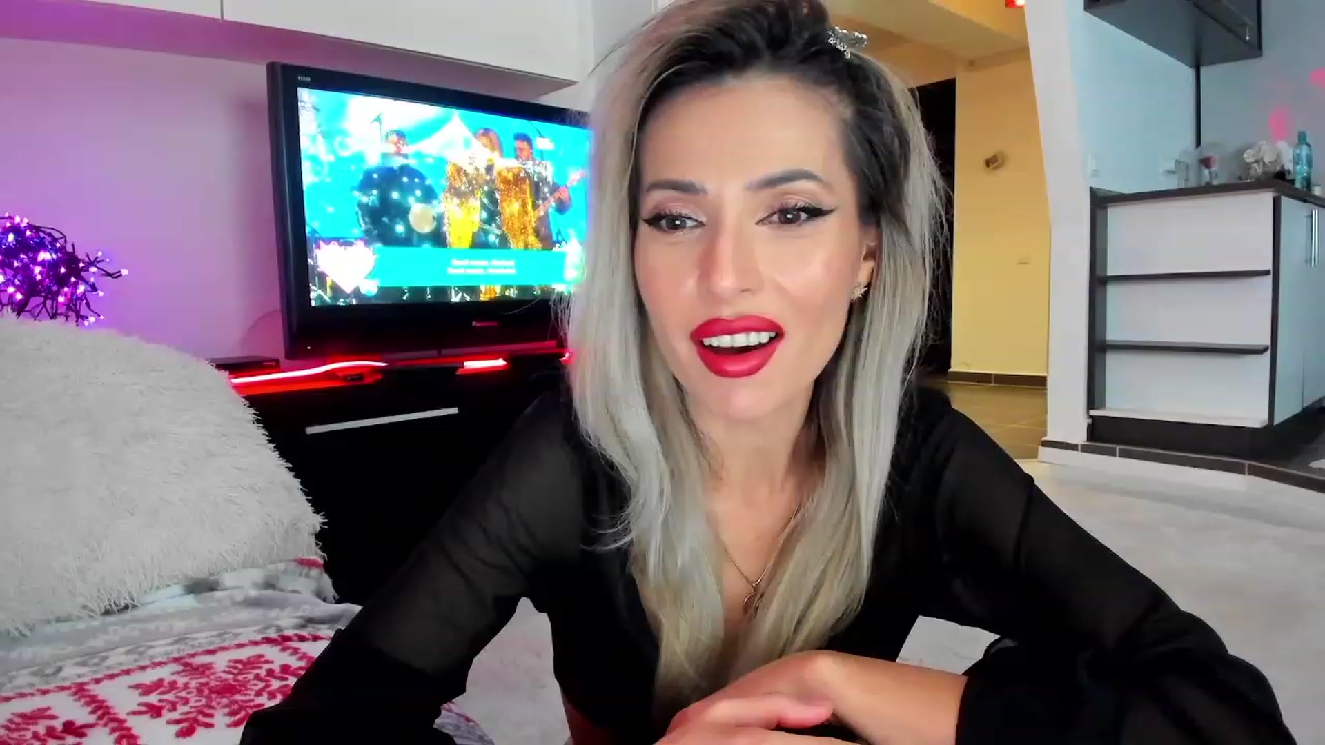 Gallery image thumbnail from SmileyTinaa's myfreecams stream on, 12/19/2023, 21:16 image 19 of 20