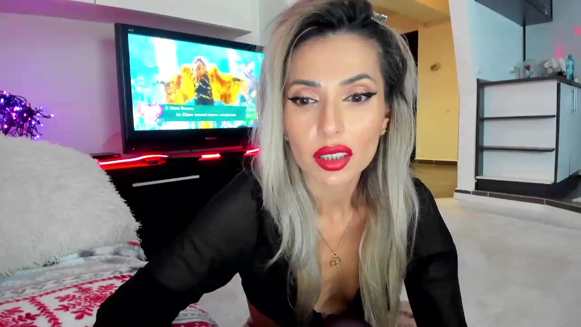 Gallery image thumbnail from SmileyTinaa's myfreecams stream on, 12/19/2023, 21:16 image 1 of 20