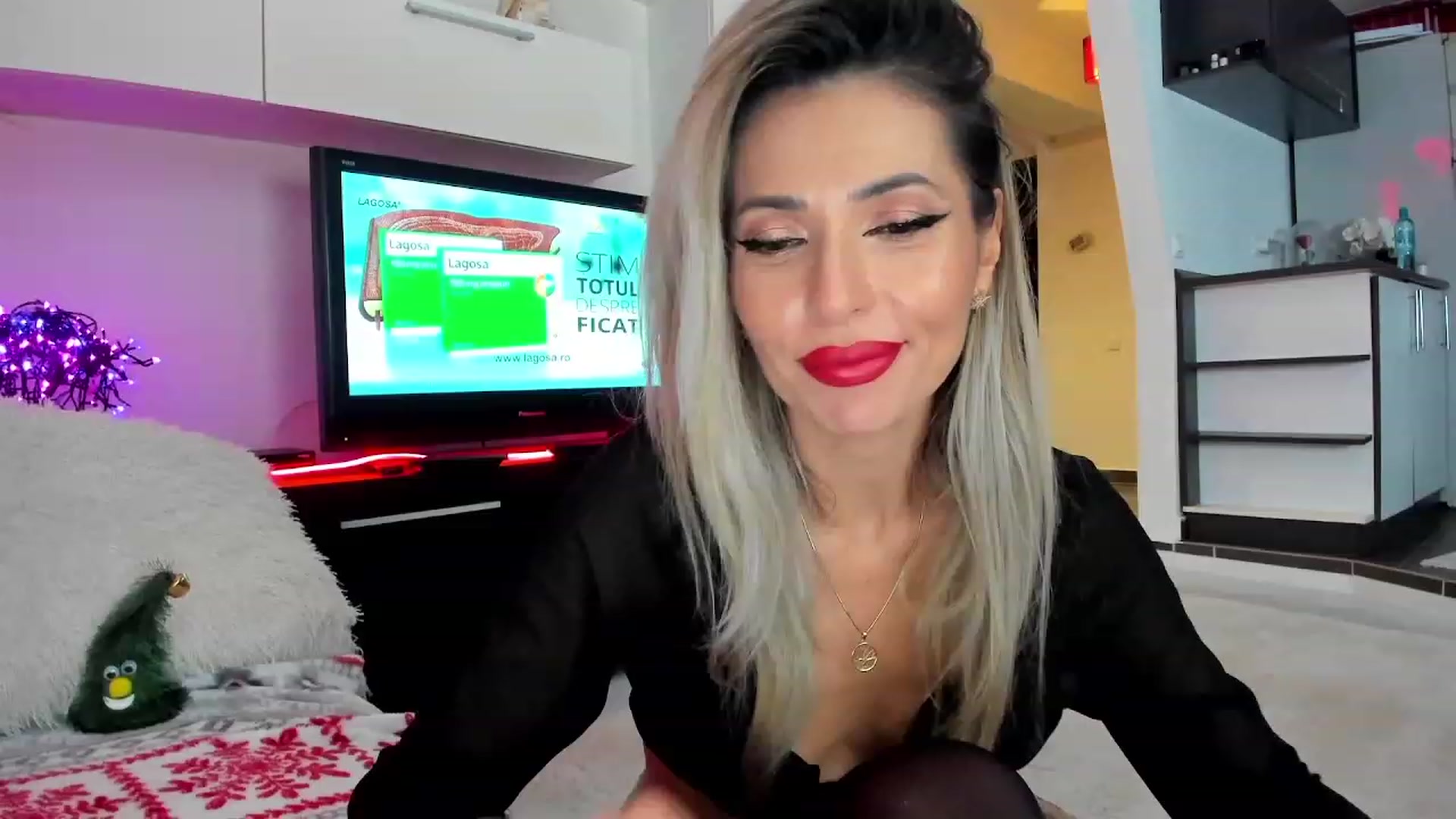 Gallery image thumbnail from SmileyTinaa's myfreecams stream on, 12/20/2023, 24:28 image 9 of 20