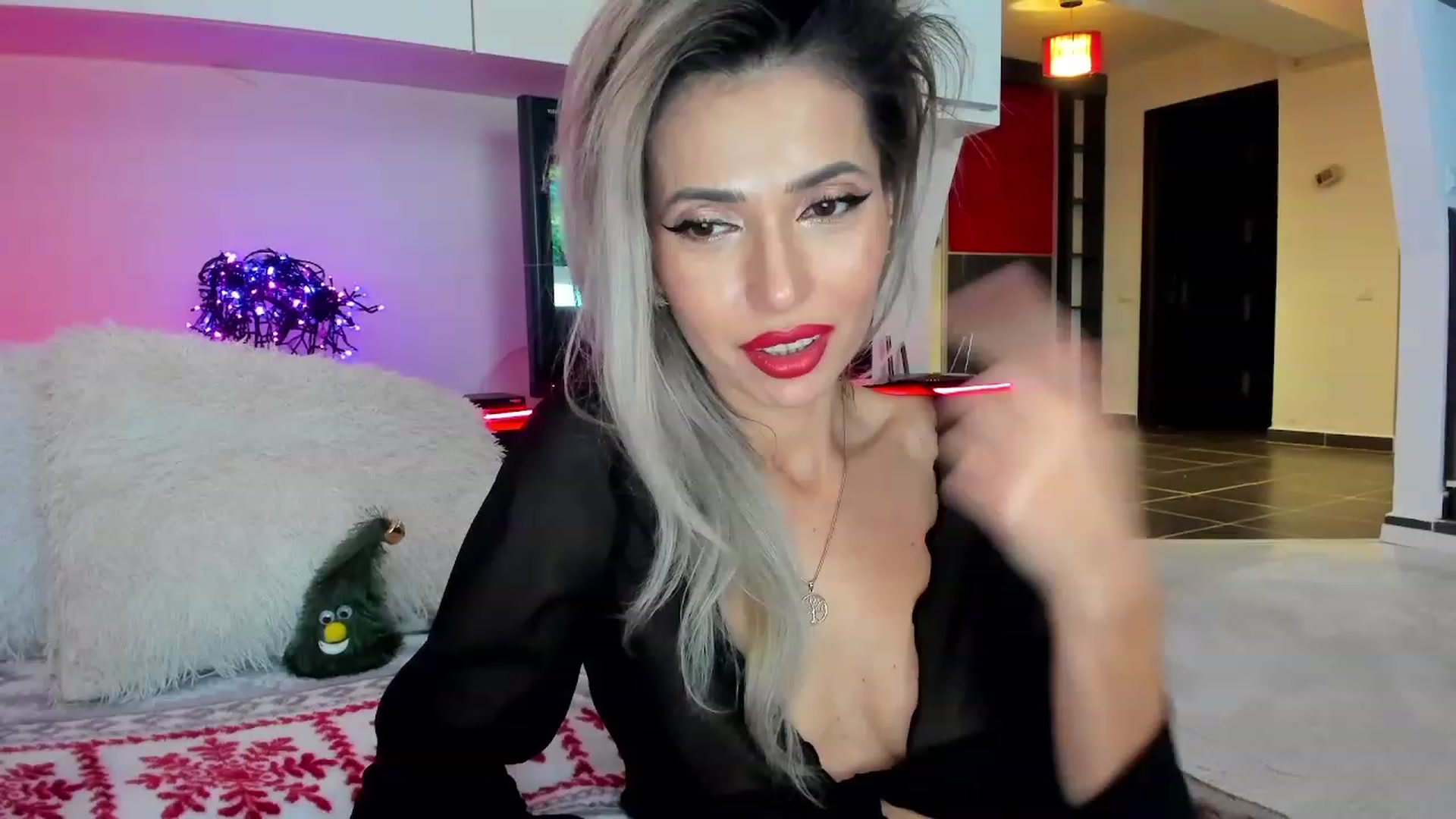Gallery image thumbnail from SmileyTinaa's myfreecams stream on, 12/20/2023, 24:28 image 7 of 20