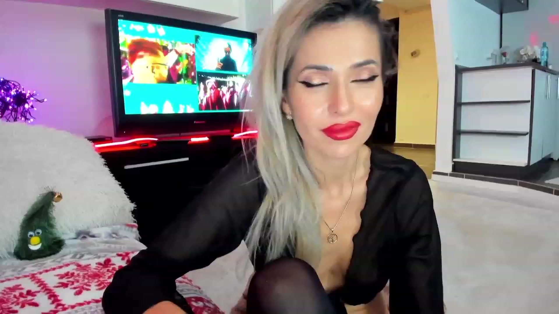 Gallery image thumbnail from SmileyTinaa's myfreecams stream on, 12/20/2023, 24:28 image 4 of 20