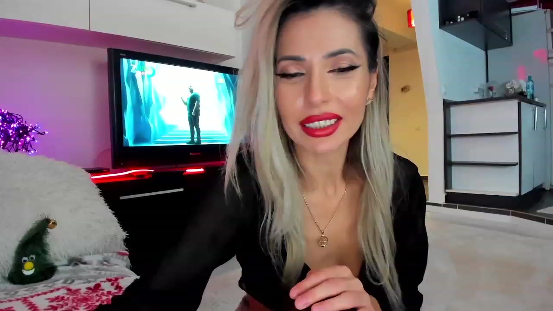 Gallery image thumbnail from SmileyTinaa's myfreecams stream on, 12/20/2023, 24:28 image 10 of 20