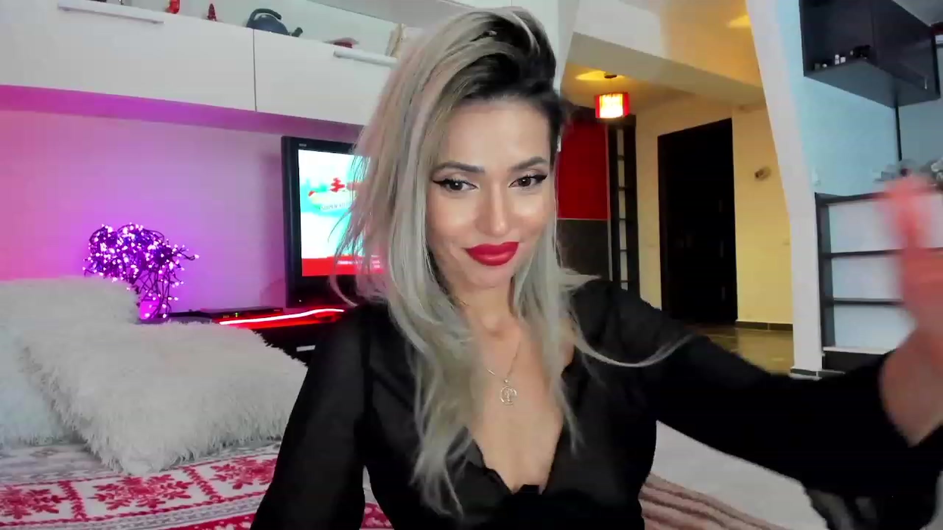 Gallery image thumbnail from SmileyTinaa's myfreecams stream on, 12/20/2023, 24:28 image 15 of 20