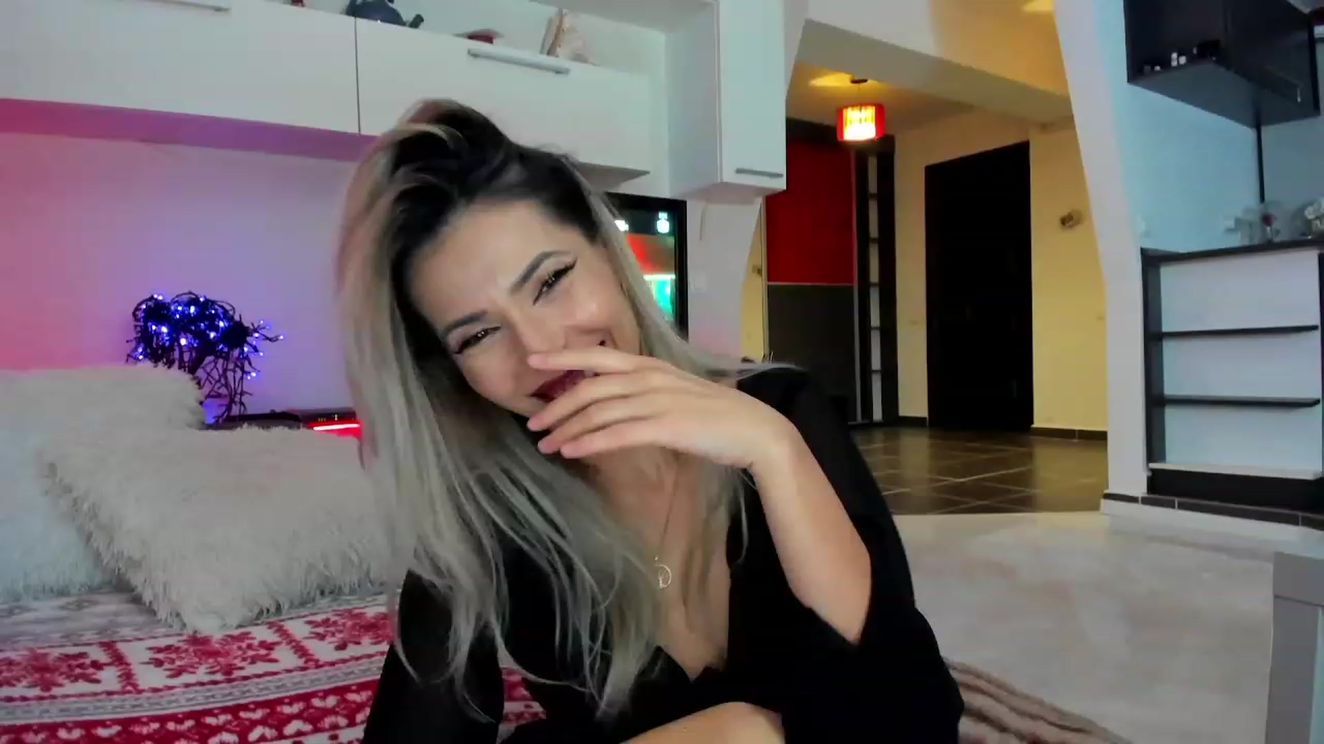 Gallery image thumbnail from SmileyTinaa's myfreecams stream on, 12/20/2023, 24:28 image 16 of 20