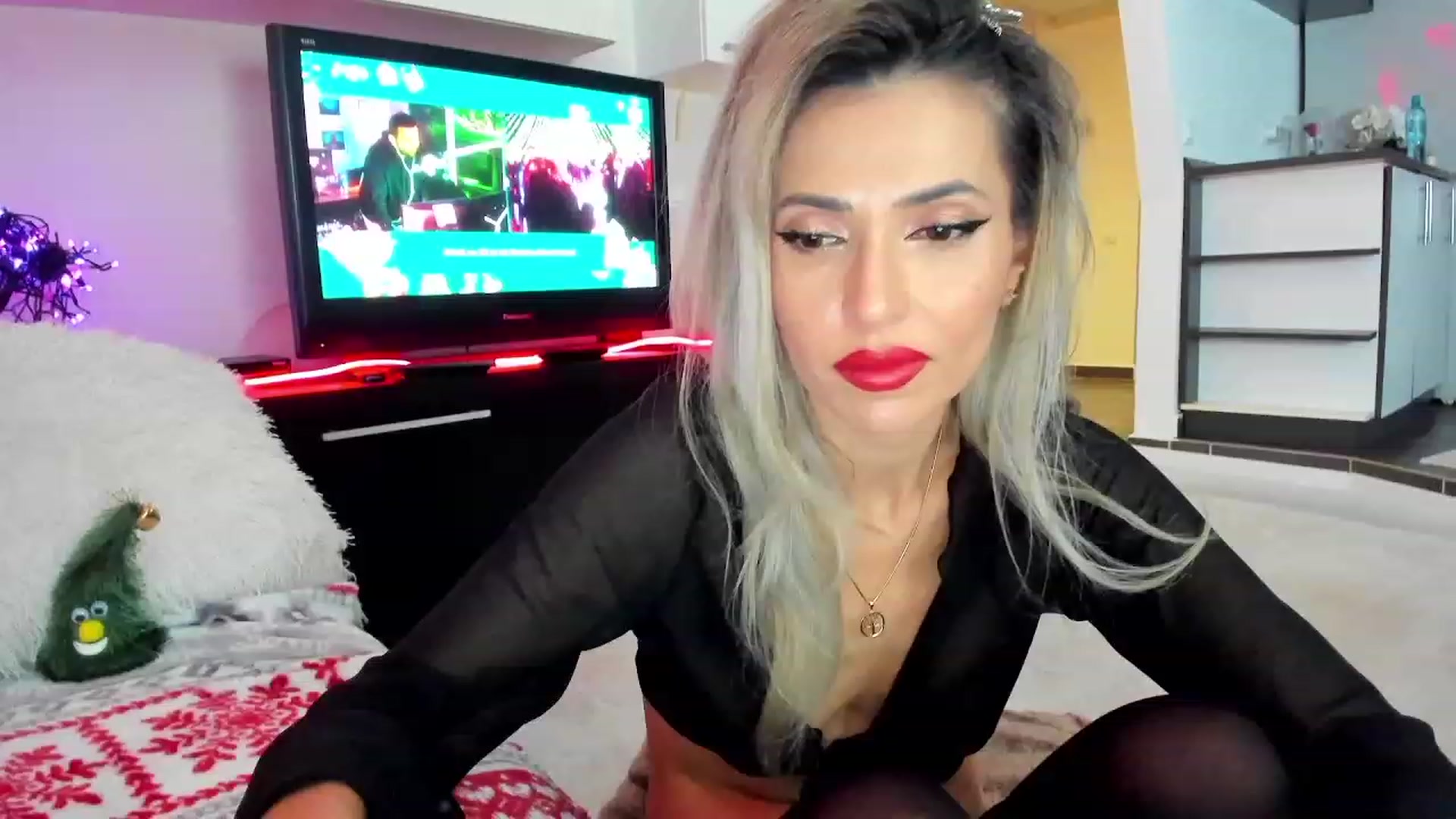 Gallery image thumbnail from SmileyTinaa's myfreecams stream on, 12/20/2023, 24:28 image 3 of 20