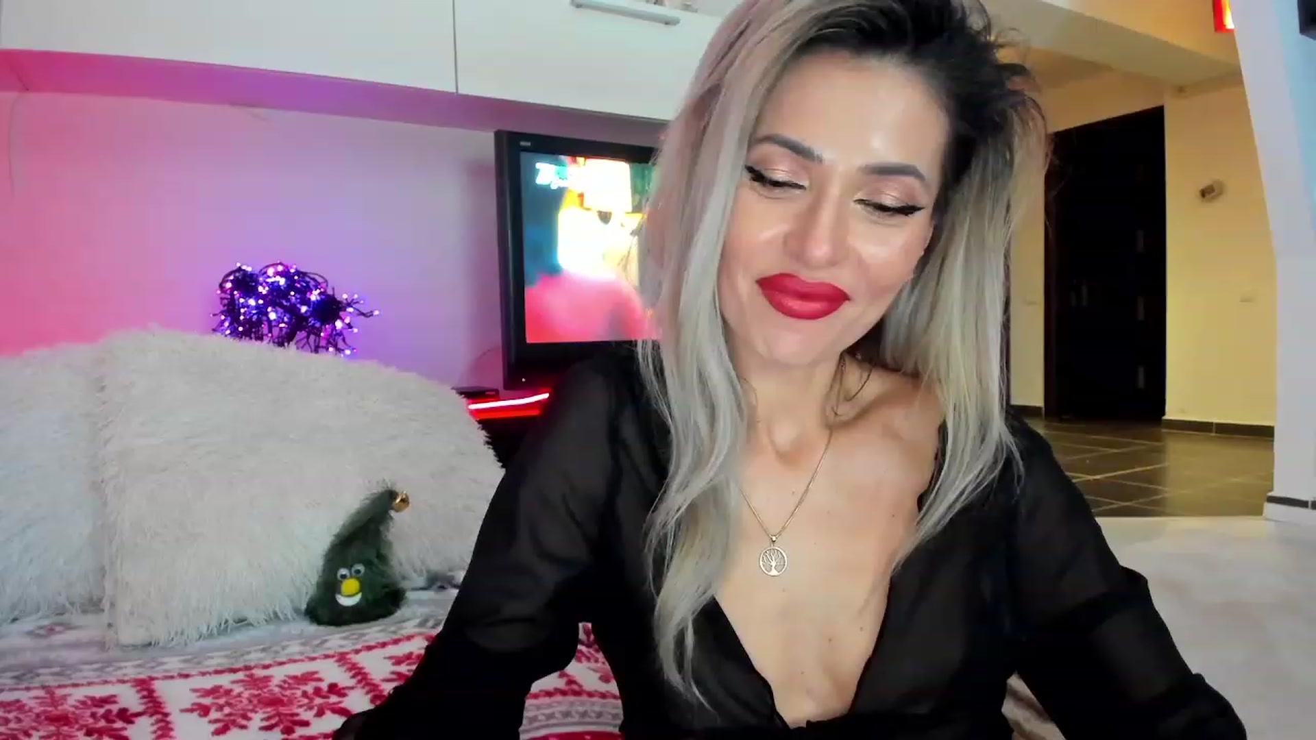 Gallery image thumbnail from SmileyTinaa's myfreecams stream on, 12/20/2023, 24:28 image 8 of 20