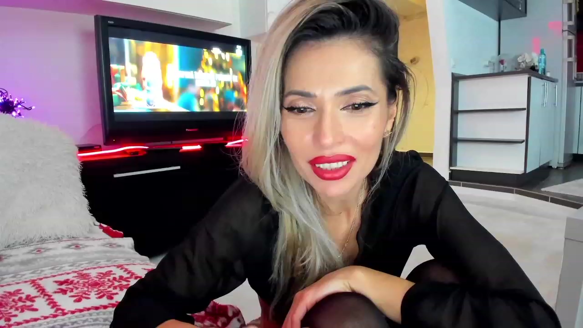 Gallery image thumbnail from SmileyTinaa's myfreecams stream on, 12/20/2023, 02:00 image 5 of 20