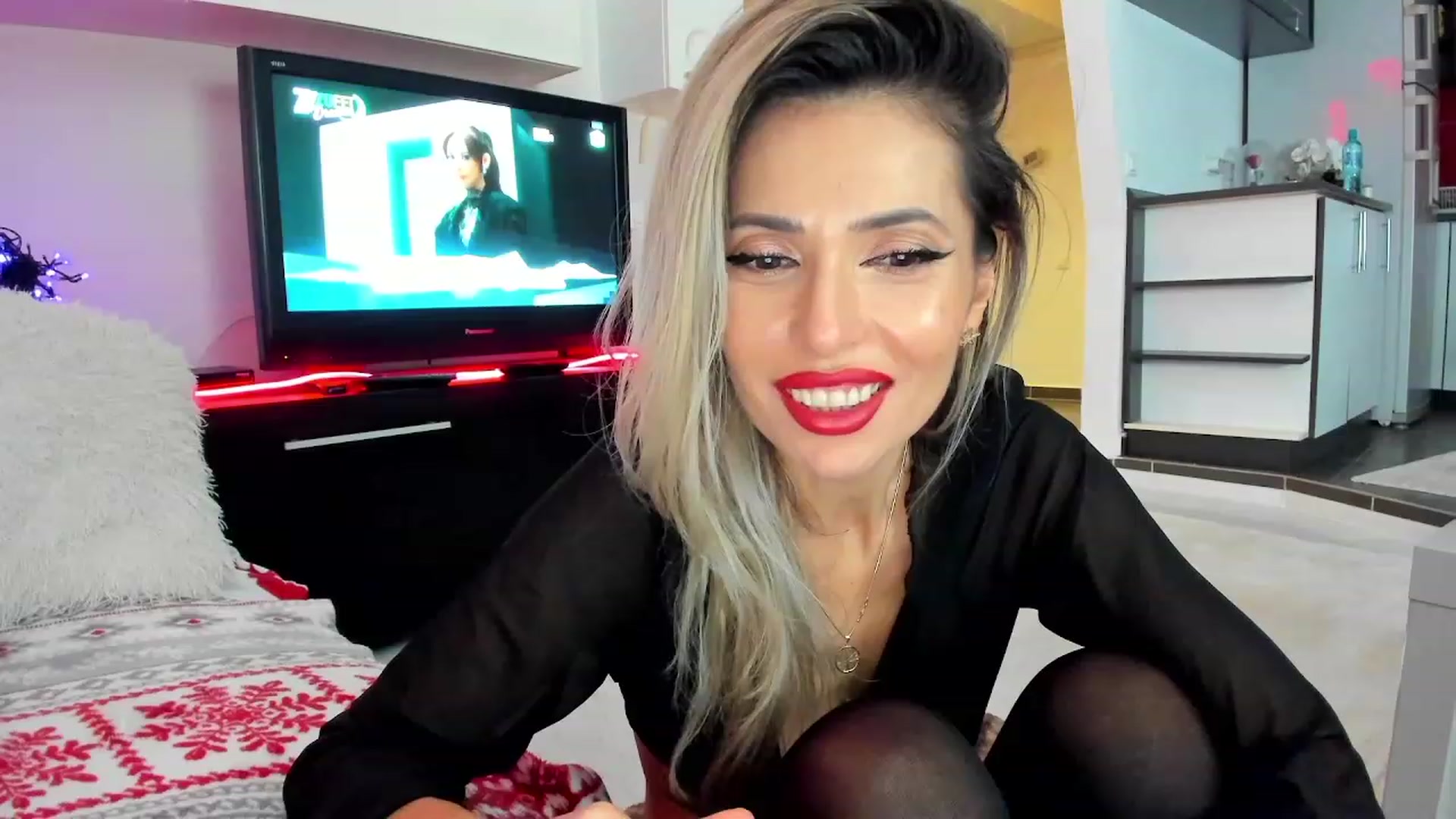 Gallery image thumbnail from SmileyTinaa's myfreecams stream on, 12/20/2023, 02:00 image 6 of 20