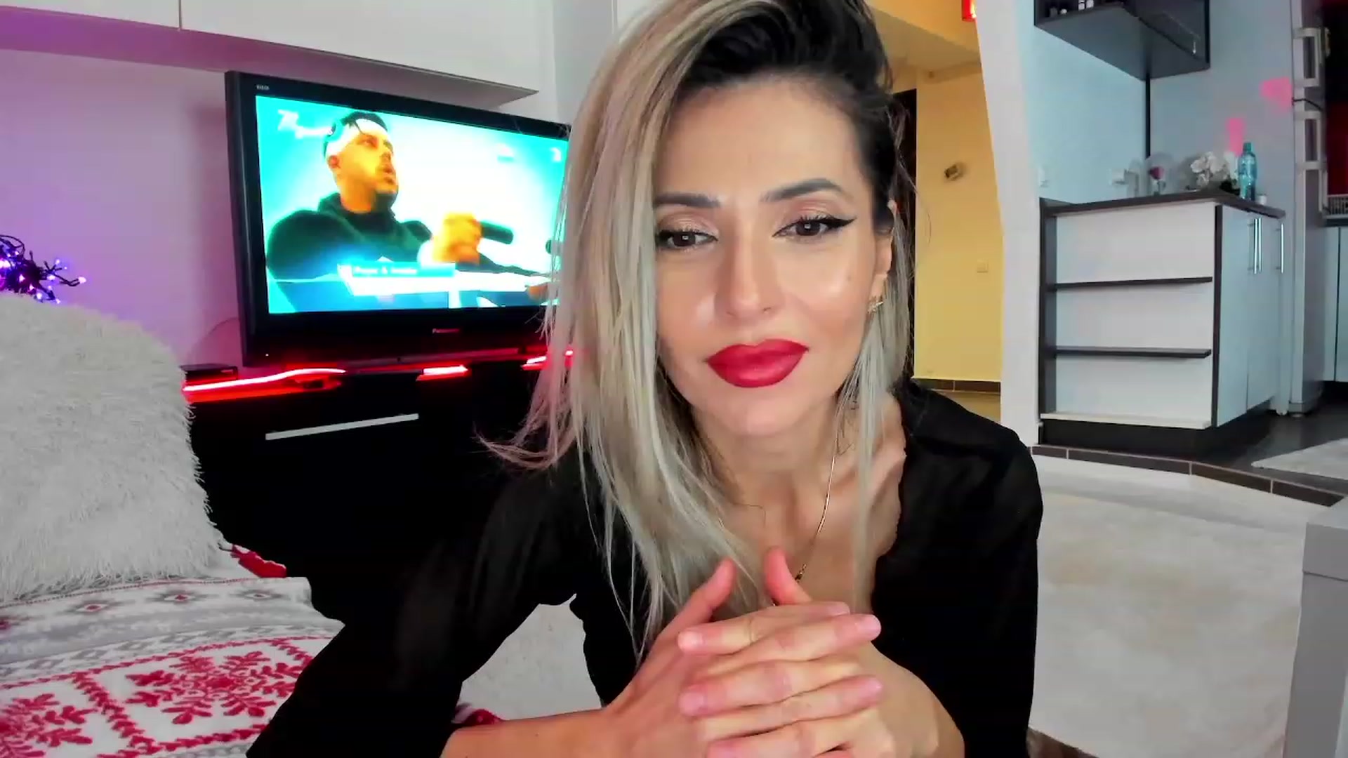 Gallery image thumbnail from SmileyTinaa's myfreecams stream on, 12/20/2023, 02:00 image 1 of 20