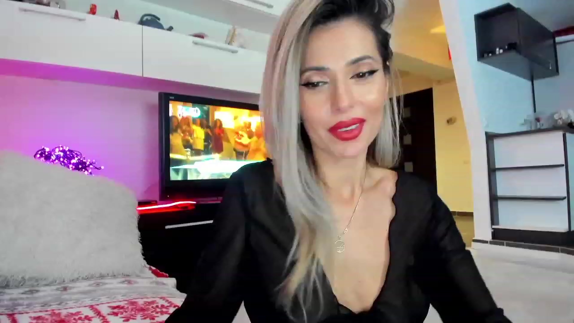 Gallery image thumbnail from SmileyTinaa's myfreecams stream on, 12/20/2023, 02:00 image 13 of 20