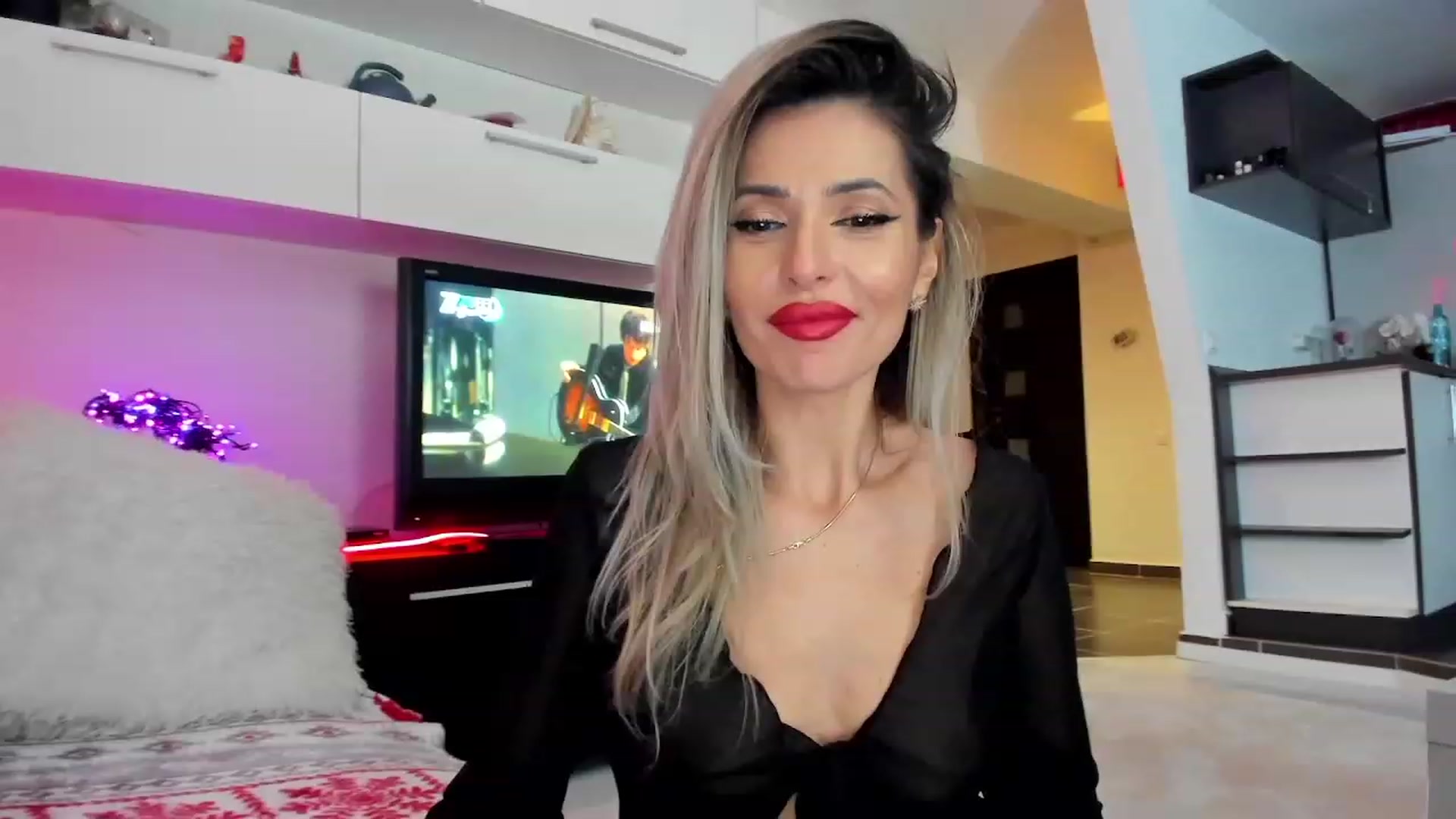 Gallery image thumbnail from SmileyTinaa's myfreecams stream on, 12/20/2023, 02:00 image 12 of 20