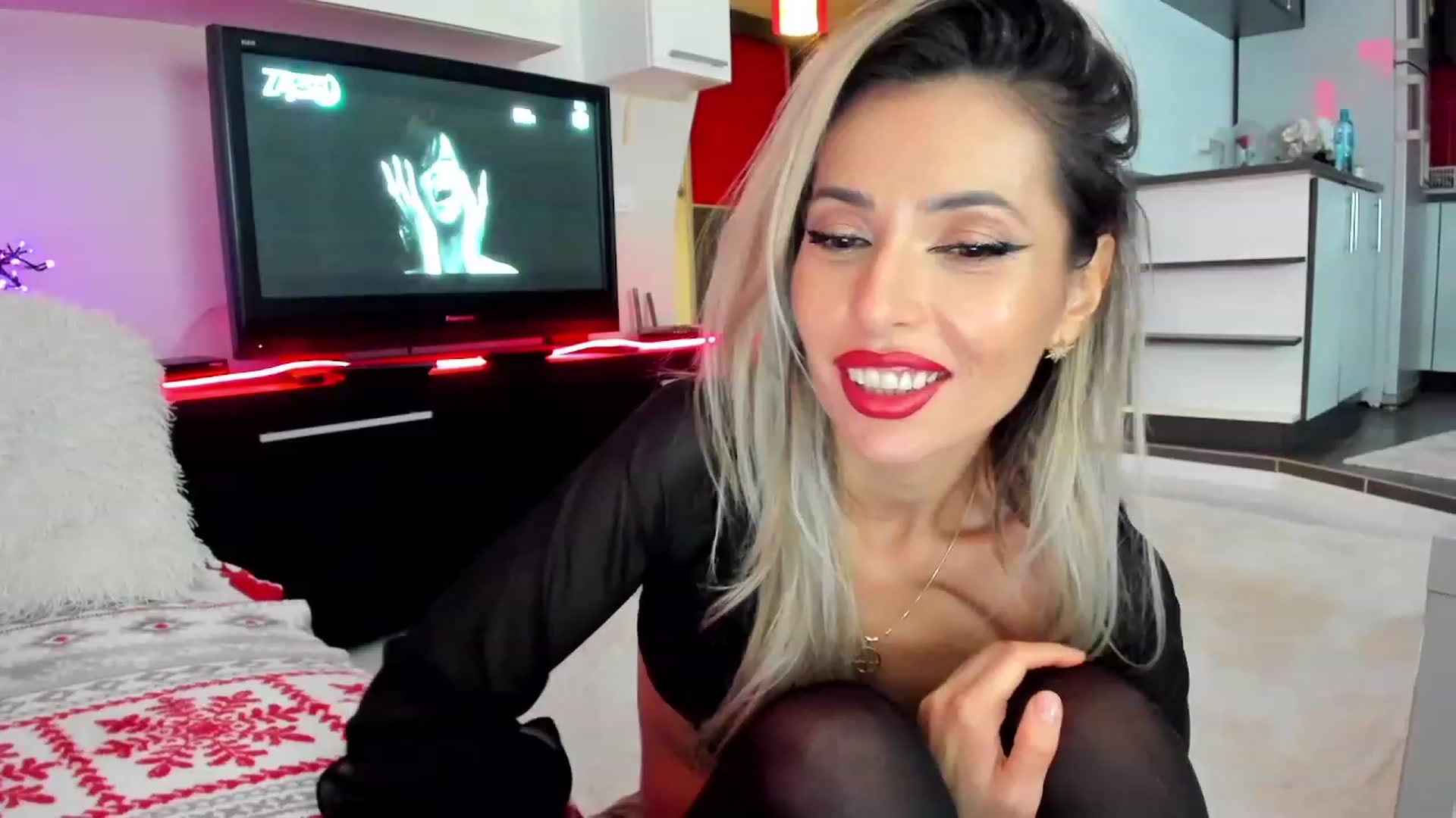 Gallery image thumbnail from SmileyTinaa's myfreecams stream on, 12/20/2023, 02:00 image 19 of 20