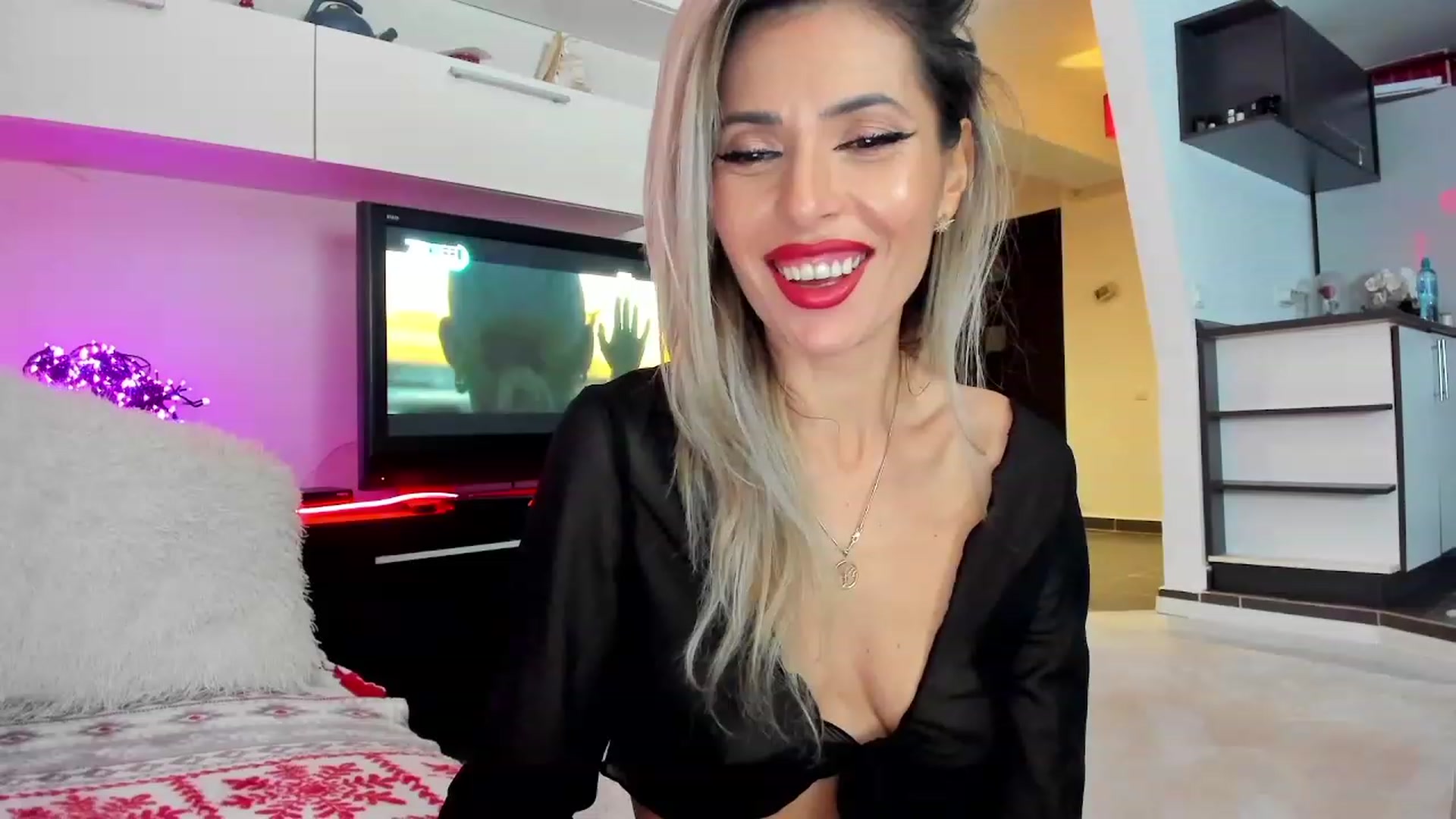 Gallery image thumbnail from SmileyTinaa's myfreecams stream on, 12/20/2023, 02:00 image 11 of 20
