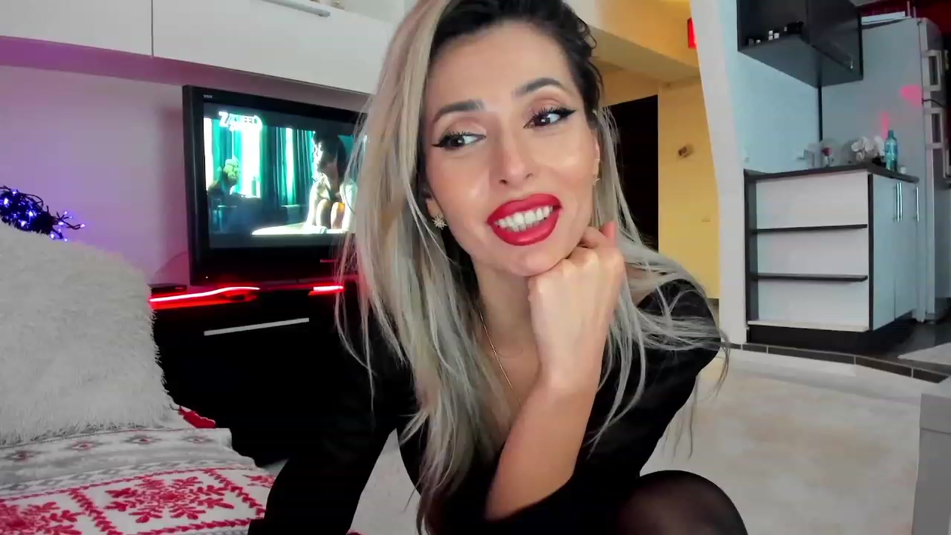 Gallery image thumbnail from SmileyTinaa's myfreecams stream on, 12/20/2023, 02:00 image 18 of 20
