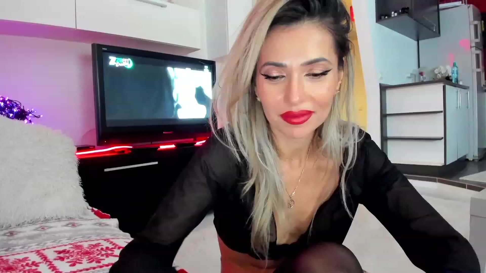 Gallery image thumbnail from SmileyTinaa's myfreecams stream on, 12/20/2023, 02:00 image 17 of 20