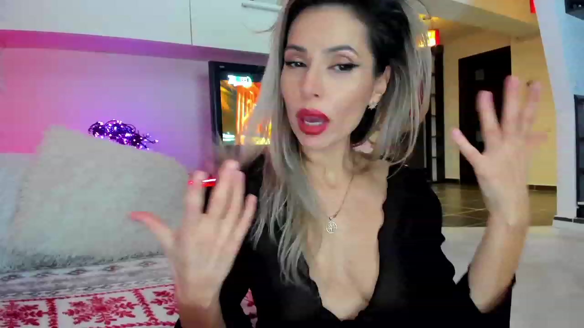 Gallery image thumbnail from SmileyTinaa's myfreecams stream on, 12/20/2023, 02:58 image 6 of 20
