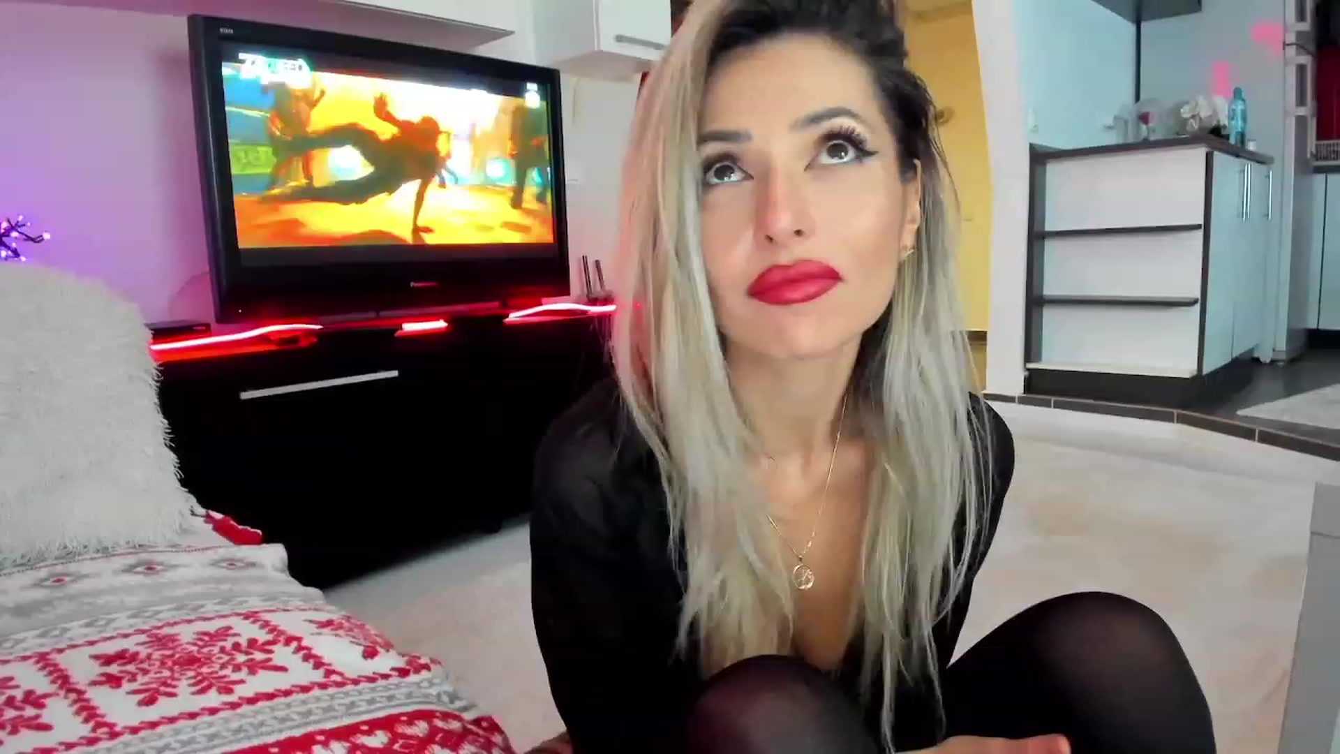 Gallery image thumbnail from SmileyTinaa's myfreecams stream on, 12/20/2023, 02:58 image 3 of 20