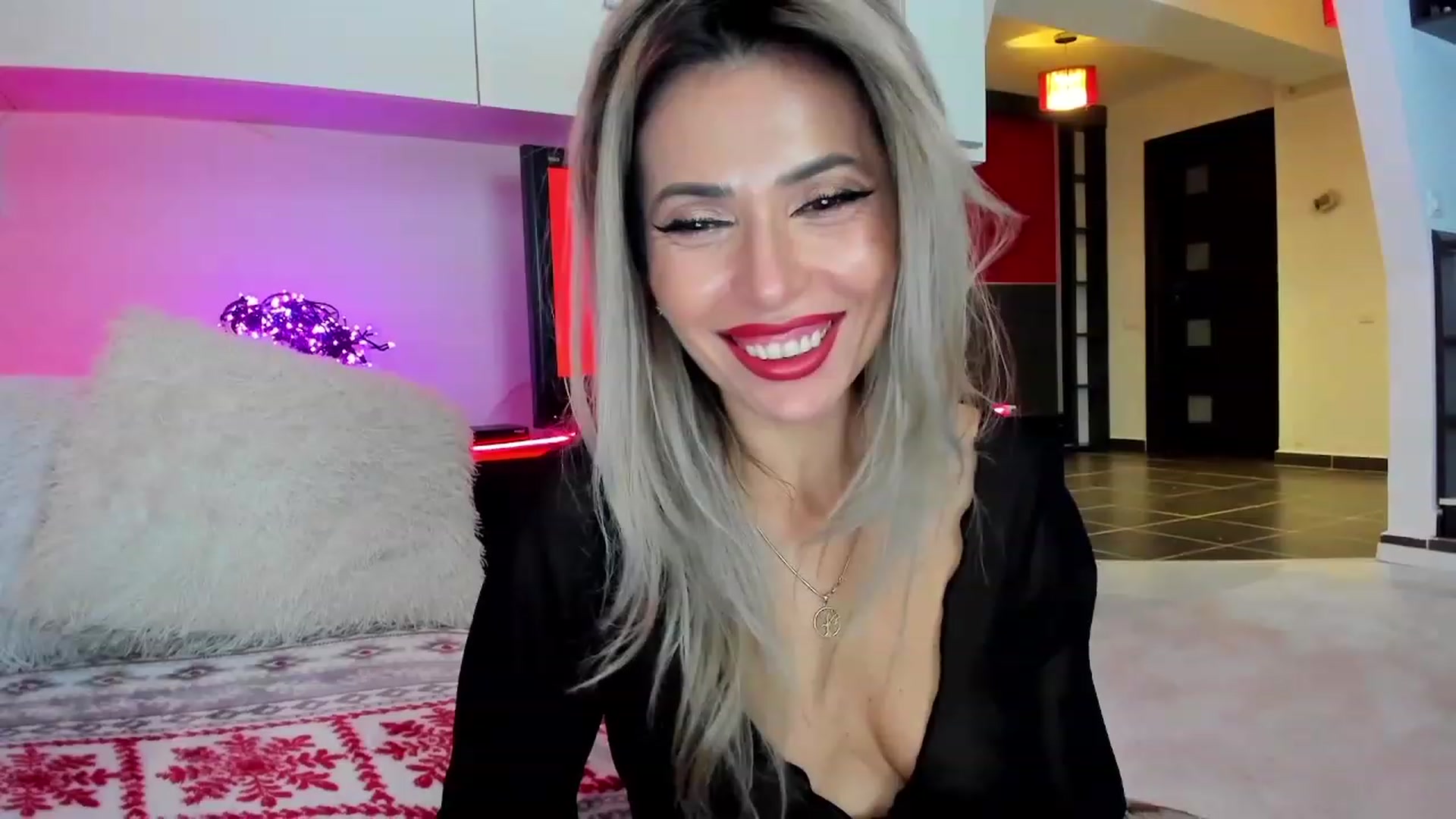 Gallery image thumbnail from SmileyTinaa's myfreecams stream on, 12/20/2023, 02:58 image 7 of 20