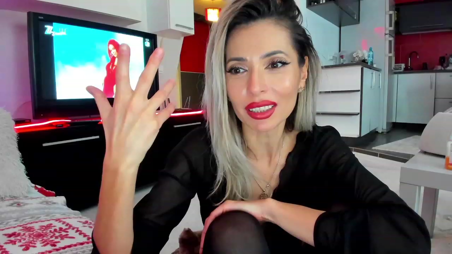 Gallery image thumbnail from SmileyTinaa's myfreecams stream on, 12/20/2023, 02:58 image 18 of 20