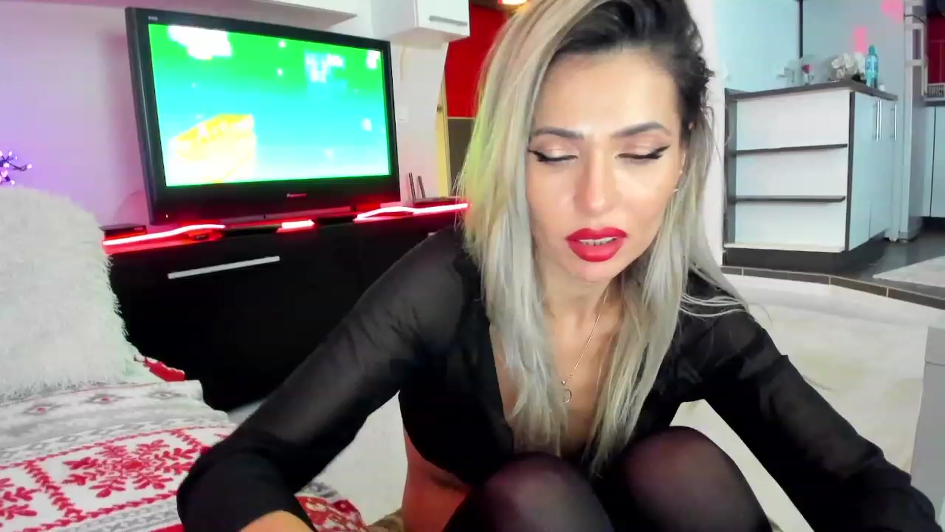 Gallery image thumbnail from SmileyTinaa's myfreecams stream on, 12/20/2023, 02:58 image 2 of 20