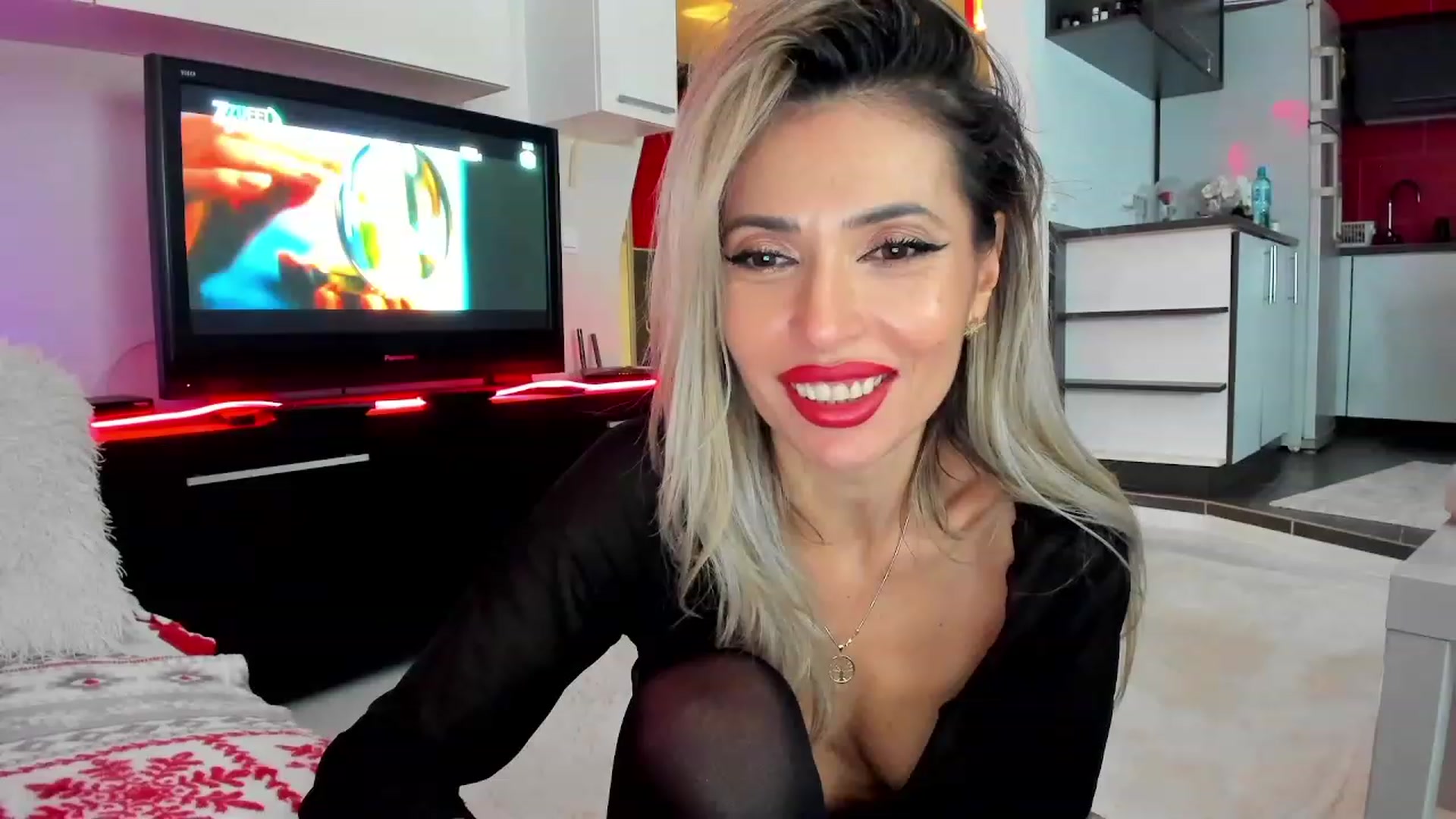 Gallery image thumbnail from SmileyTinaa's myfreecams stream on, 12/20/2023, 02:58 image 14 of 20
