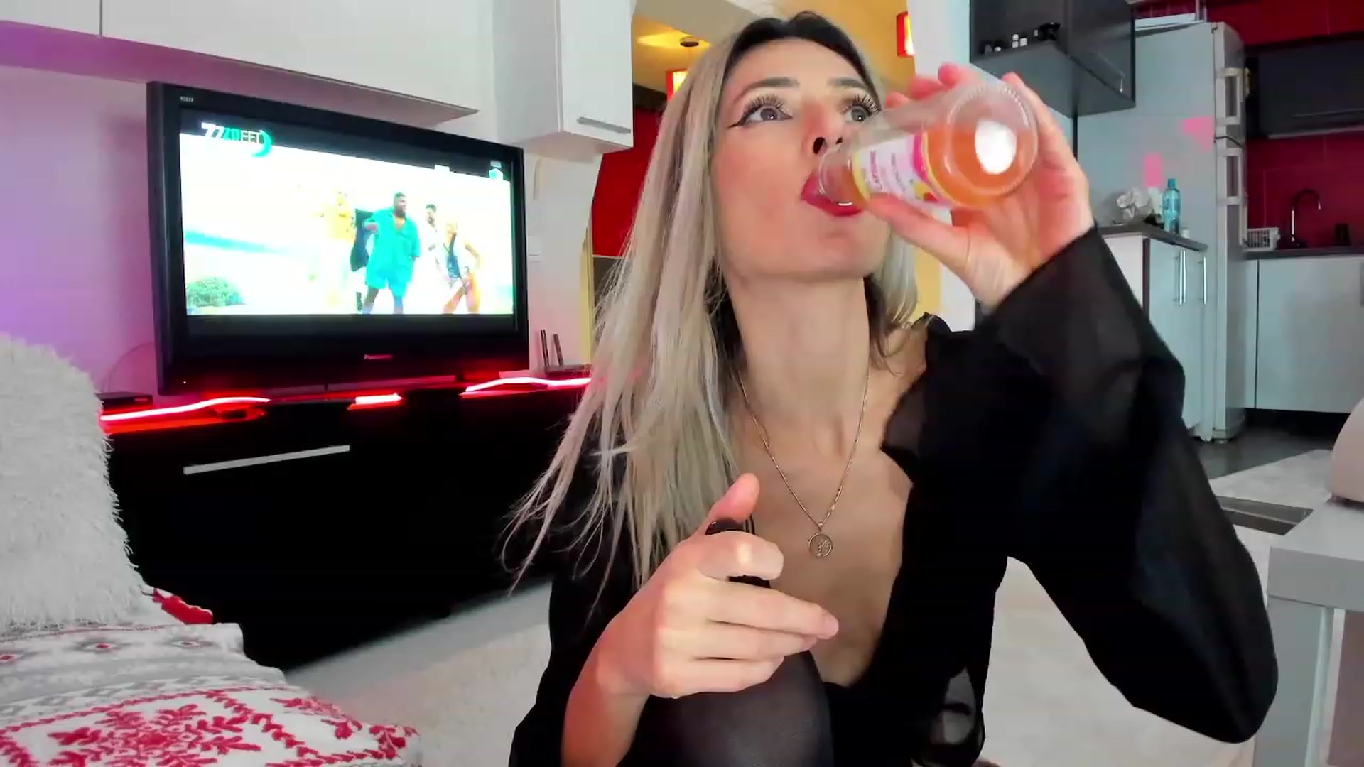 Gallery image thumbnail from SmileyTinaa's myfreecams stream on, 12/20/2023, 02:58 image 12 of 20