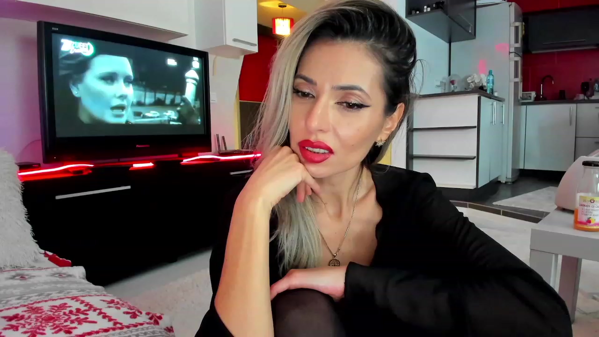 Gallery image thumbnail from SmileyTinaa's myfreecams stream on, 12/20/2023, 02:58 image 17 of 20