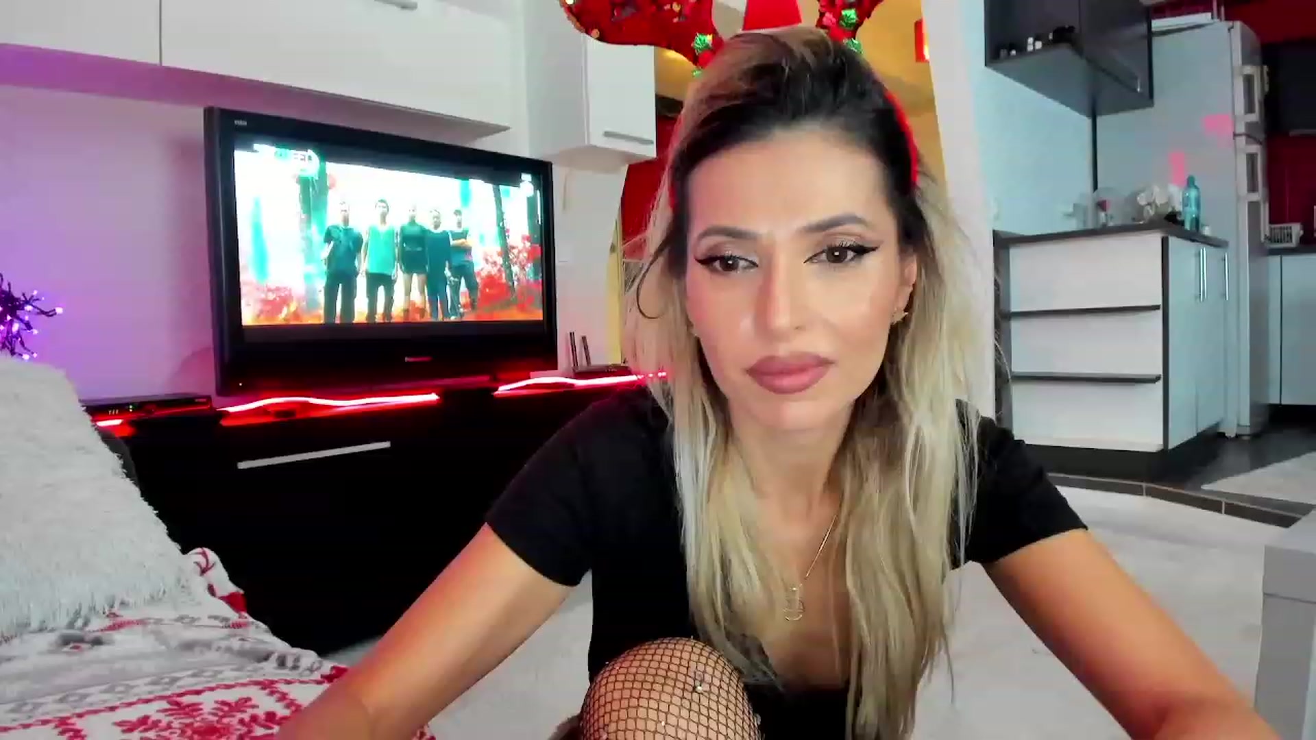 Gallery image thumbnail from SmileyTinaa's myfreecams stream on, 12/21/2023, 23:08 image 8 of 20