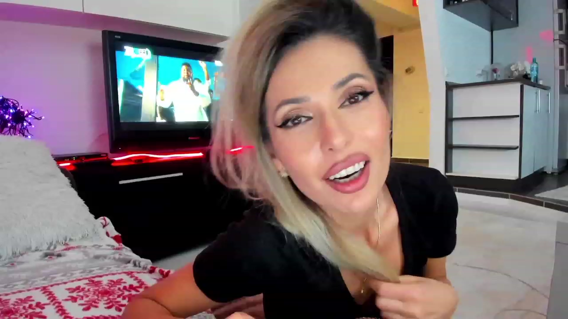 Gallery image thumbnail from SmileyTinaa's myfreecams stream on, 12/21/2023, 23:08 image 5 of 20
