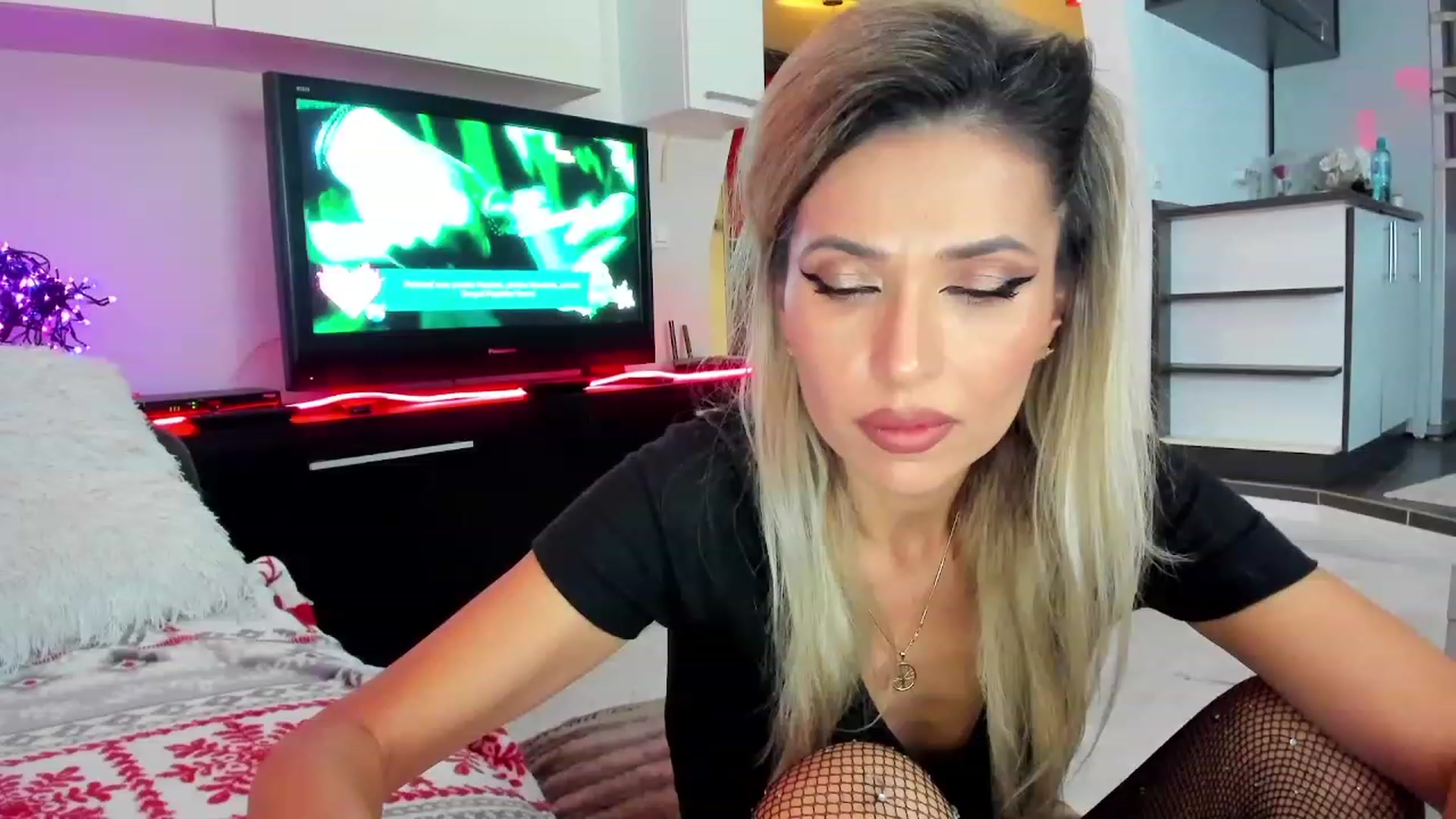 Gallery image thumbnail from SmileyTinaa's myfreecams stream on, 12/21/2023, 23:08 image 1 of 20
